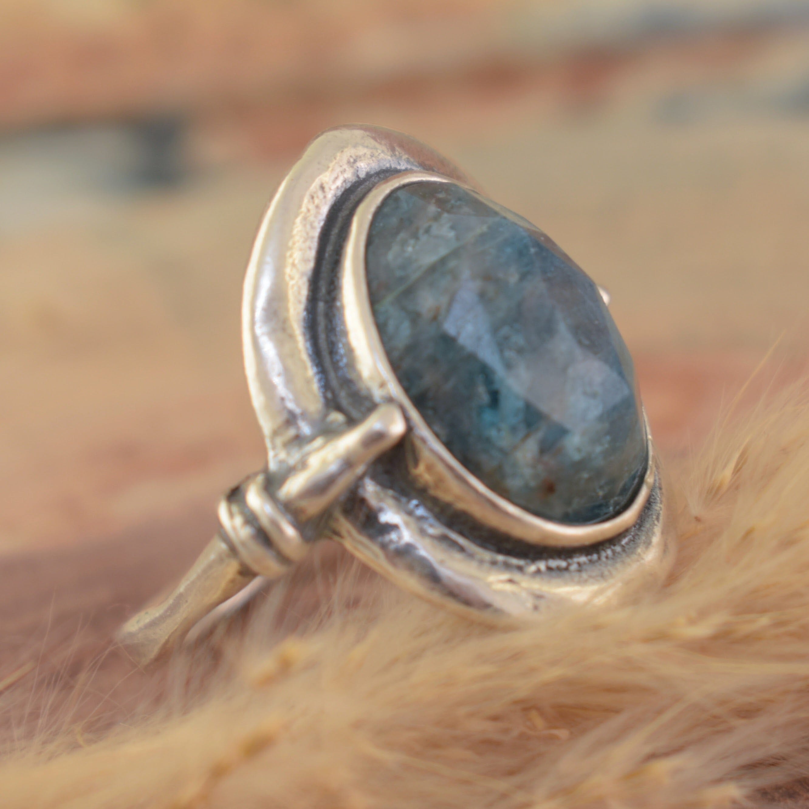 Apatite stone chunky ring