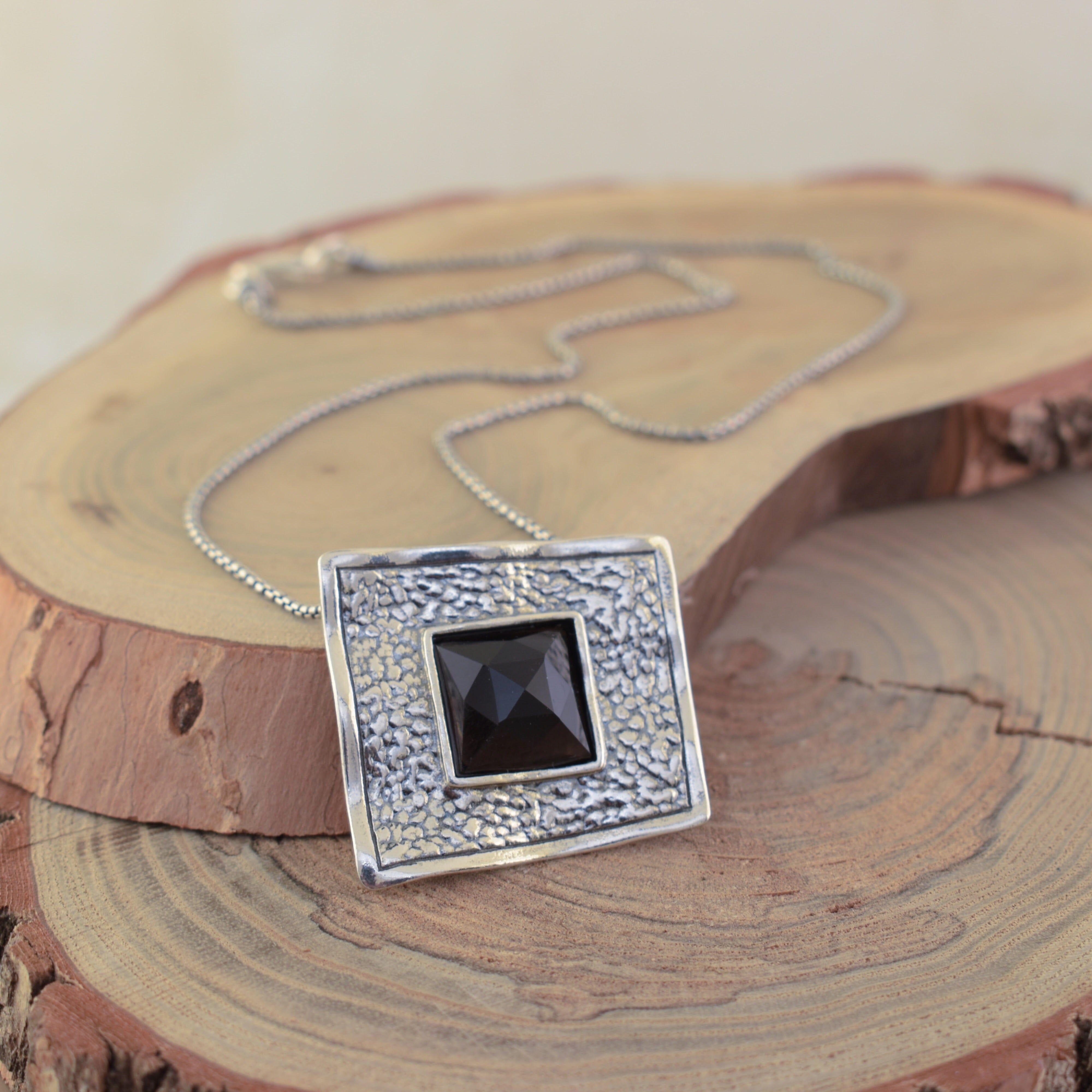 dusky Drama black onyx