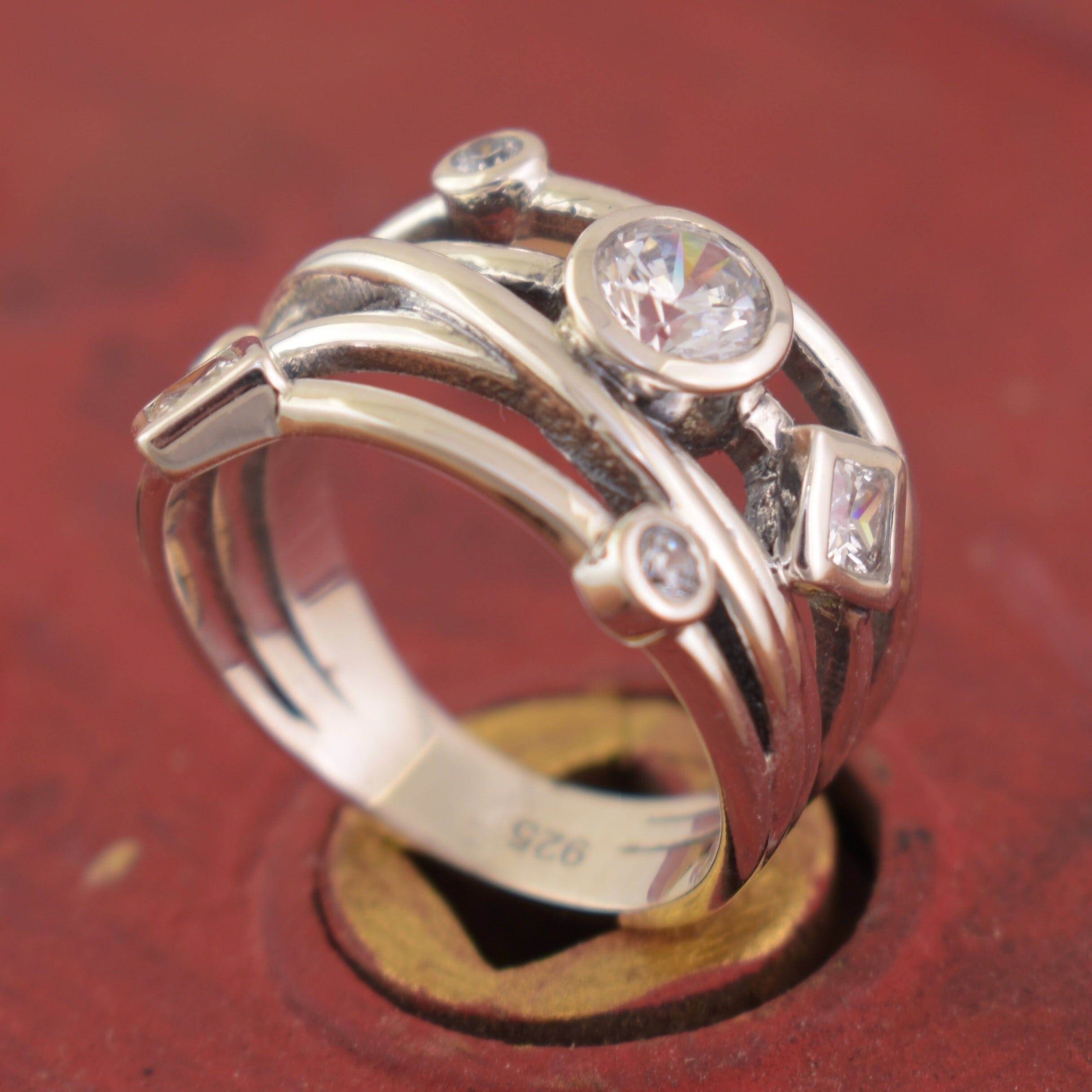 .925 Ring with Crisscross bands