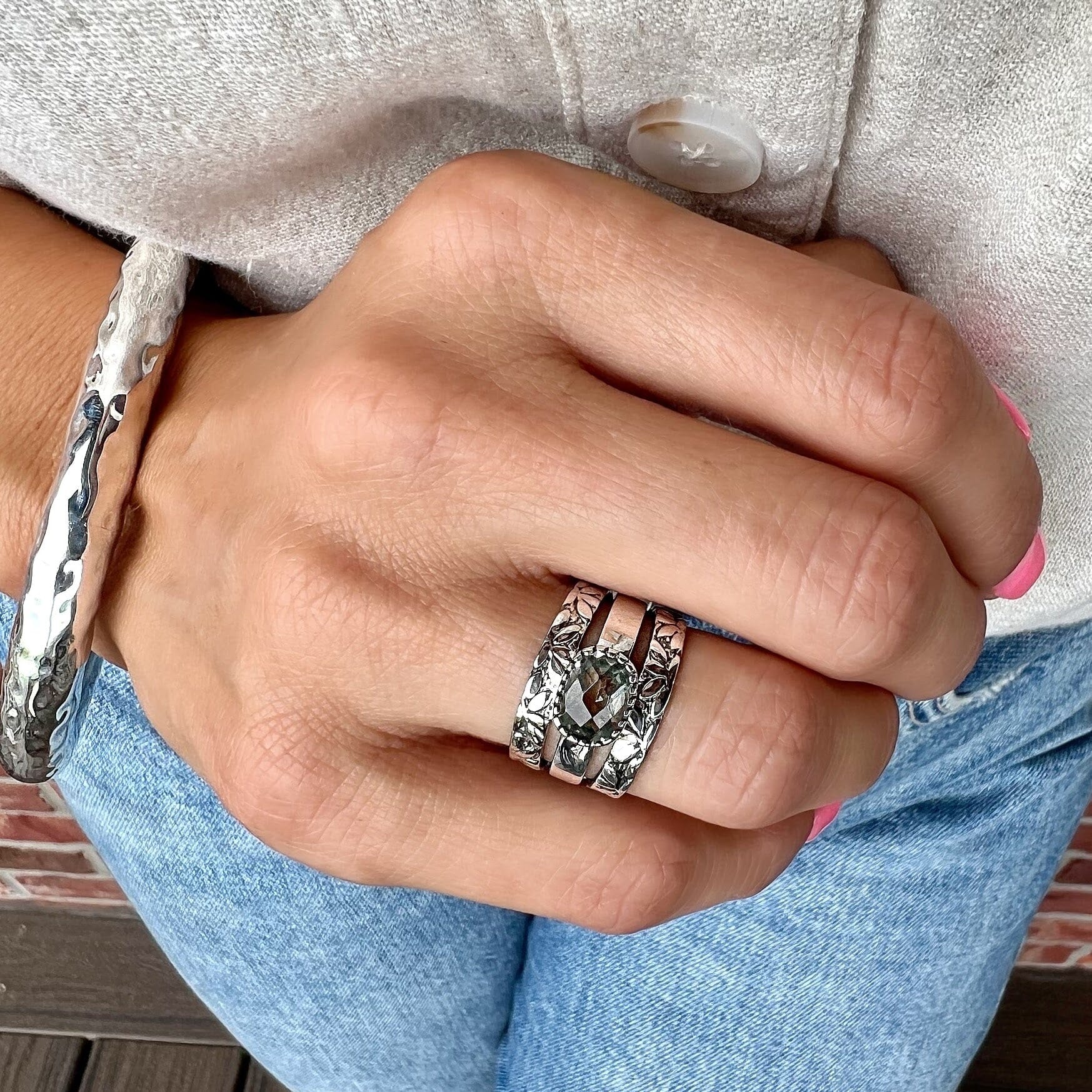 tropical style ring featuring light green amethyst