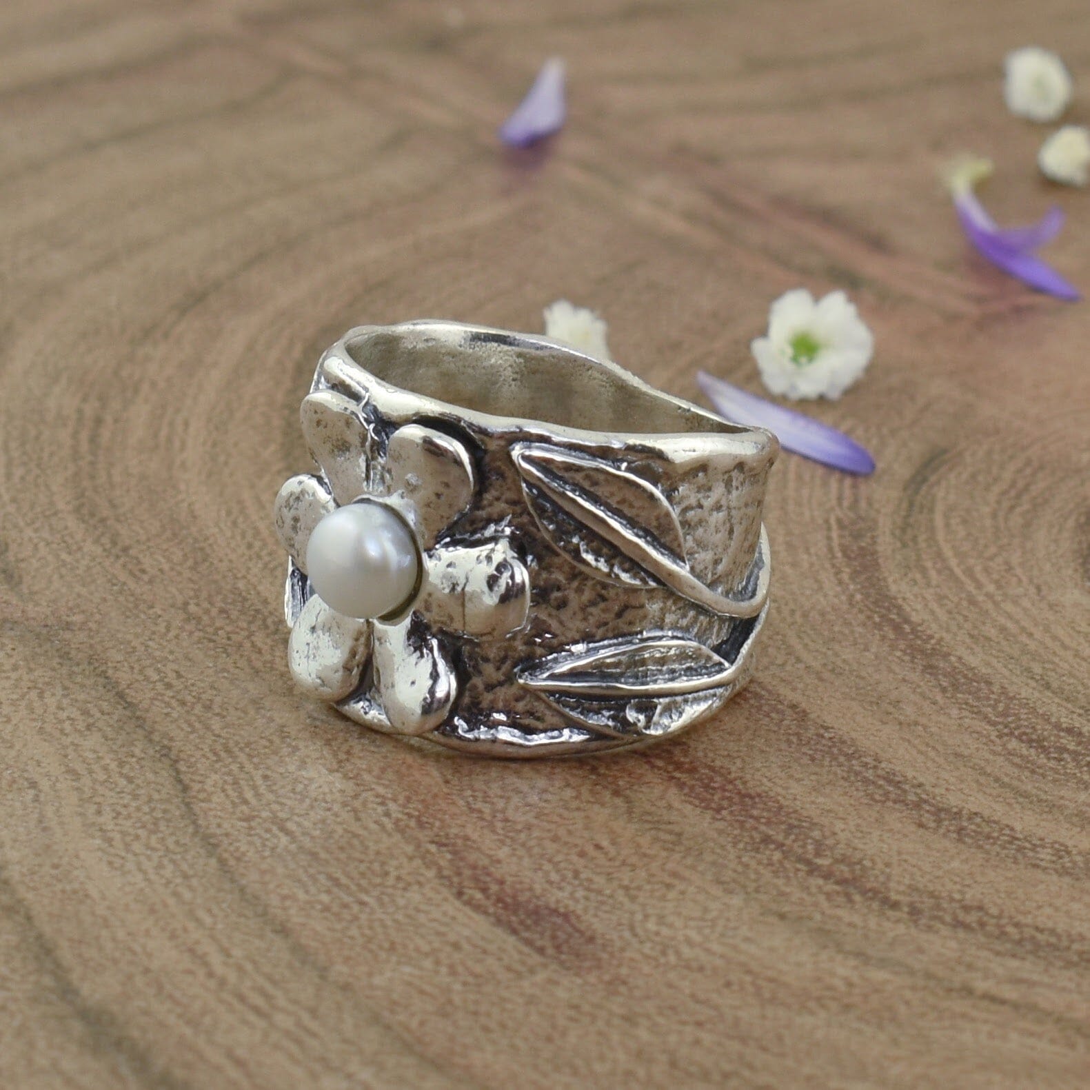 flower ring with a freshwater pearl in the center - Forget Me Not
