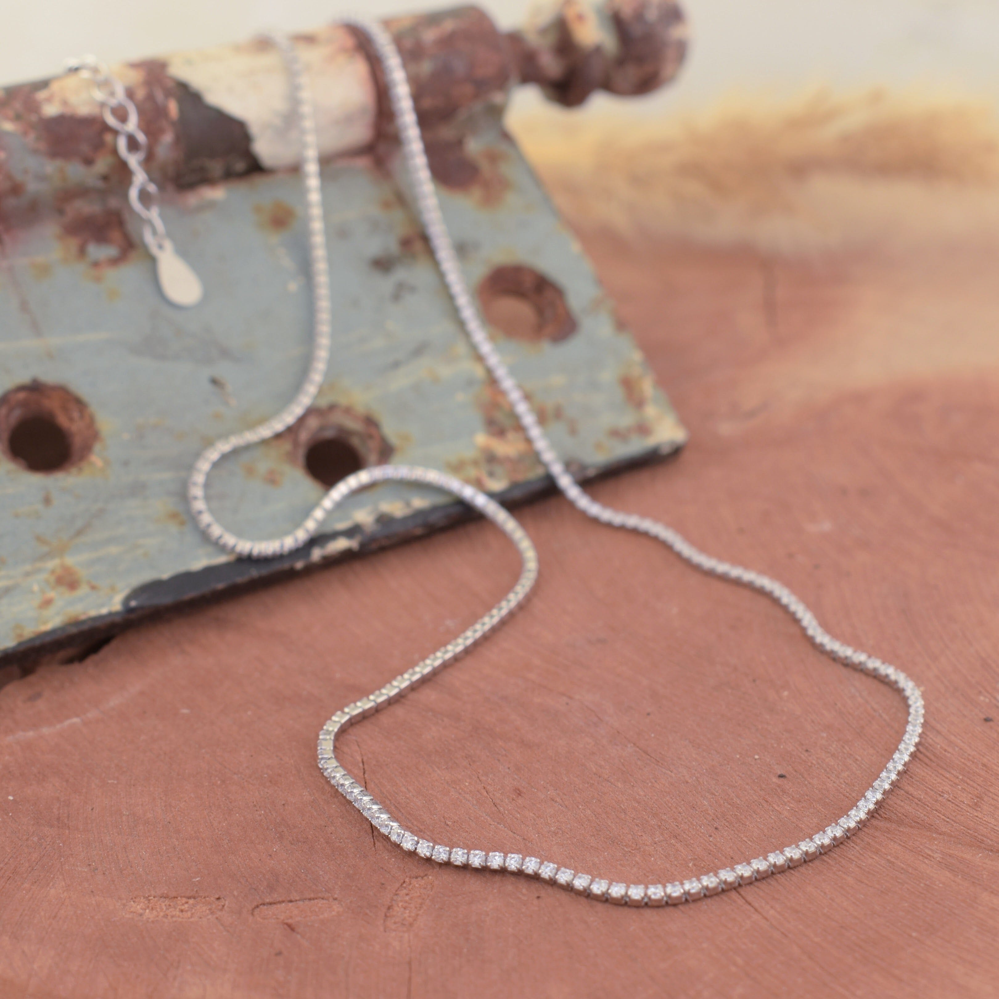 sleek vogue necklace