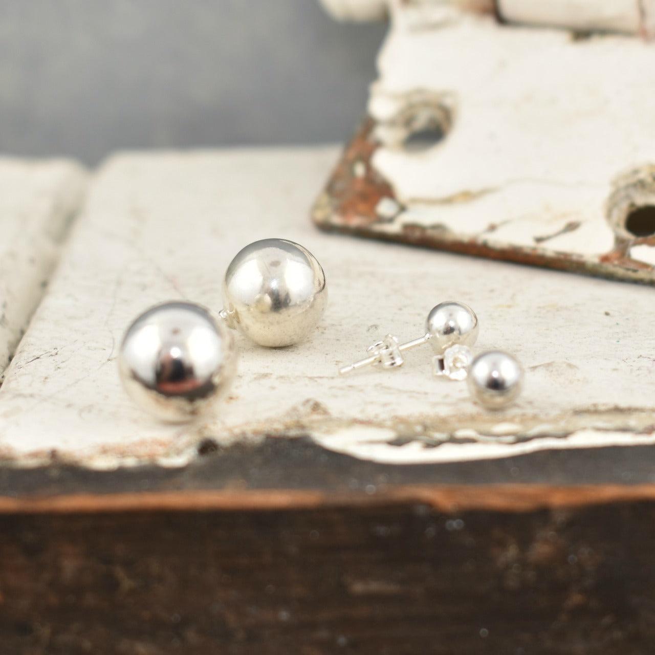 Elementary My Dear sterling silver ball earrings