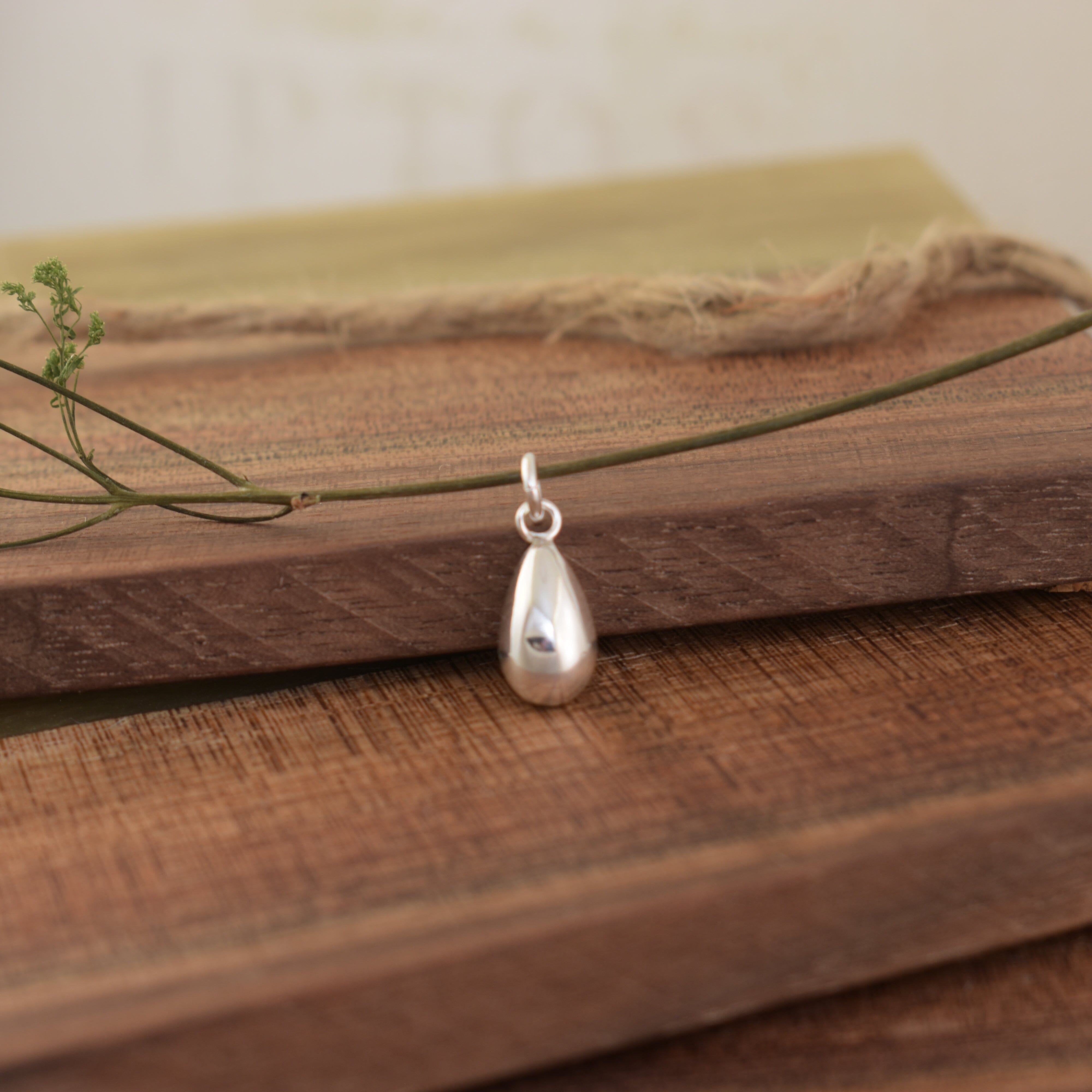 Silver teardrop pendant