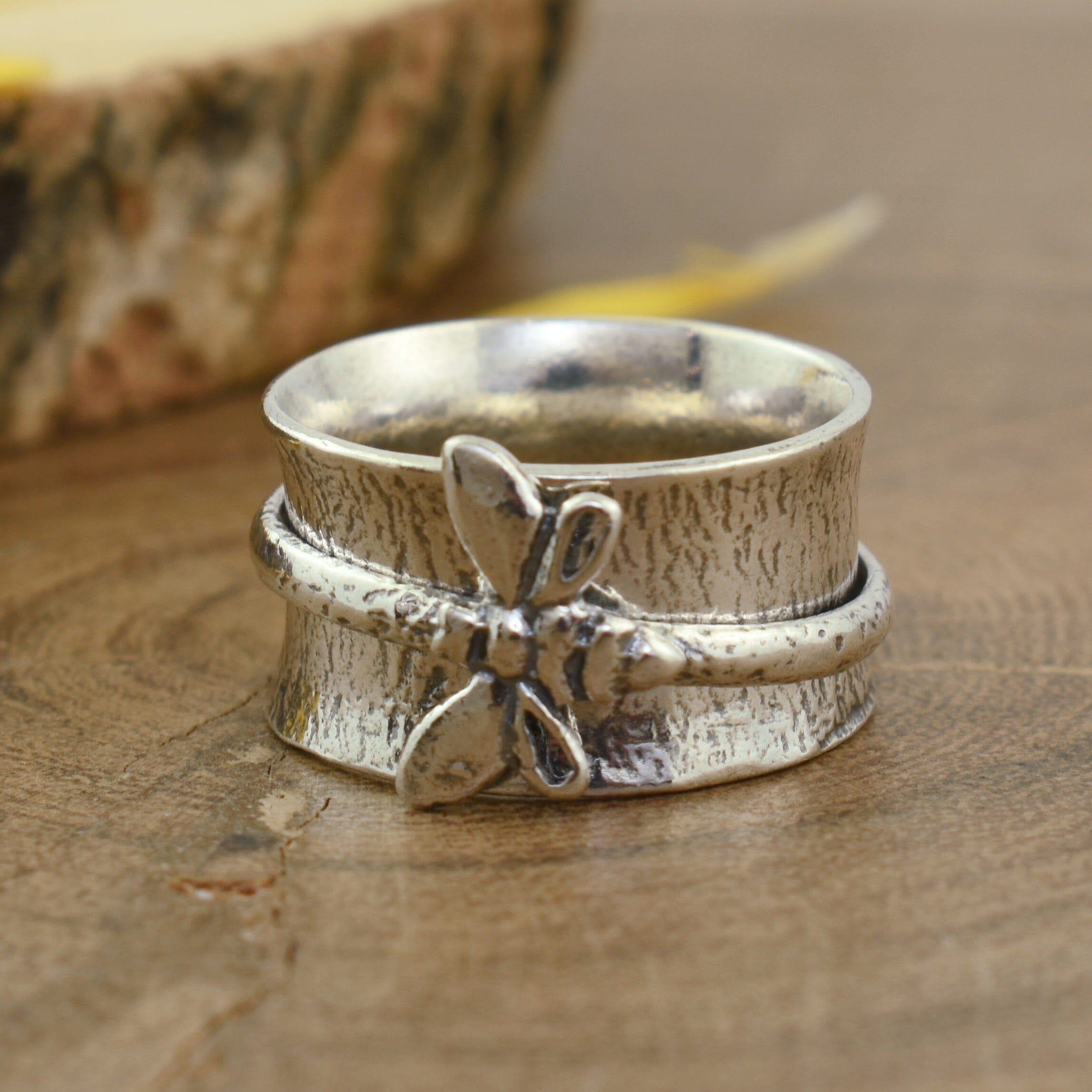Spinner style ring in .925 sterling silver