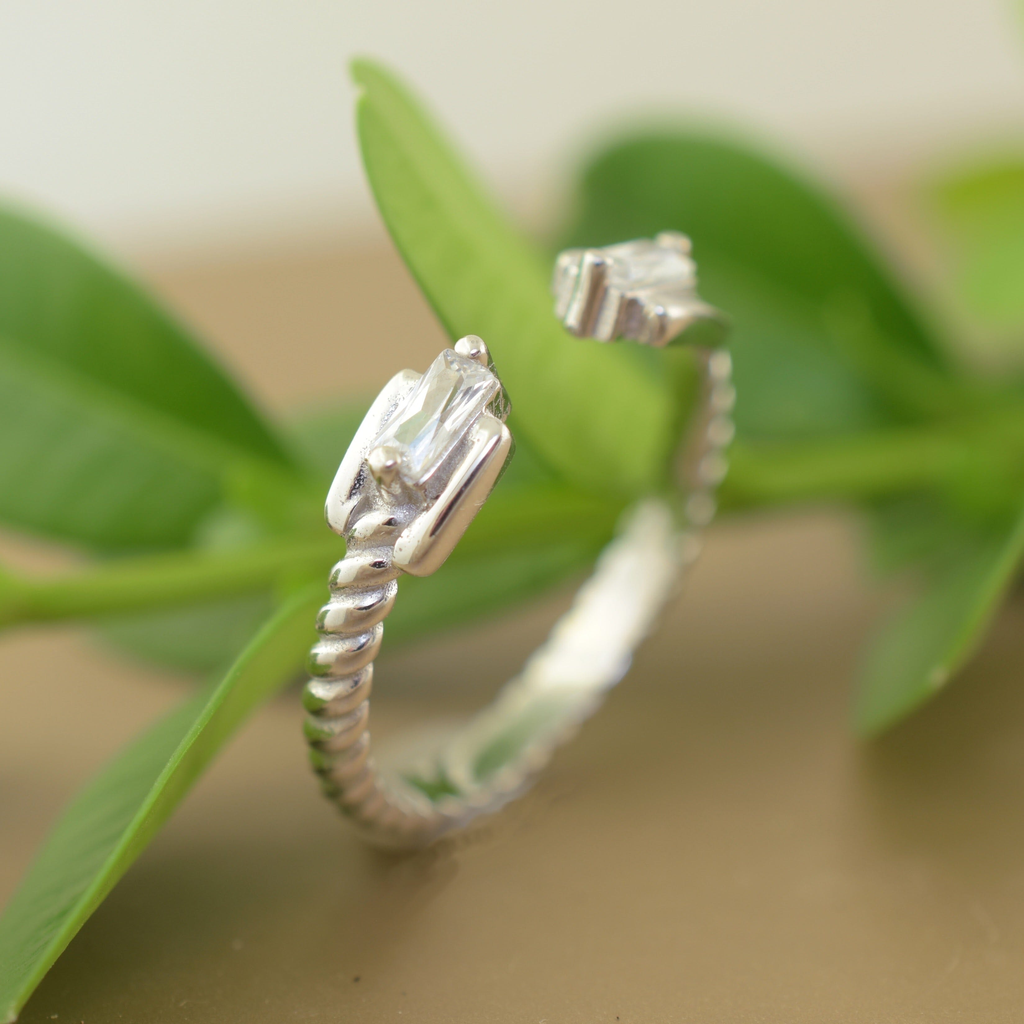 twisted look ring with rectangle cut stones