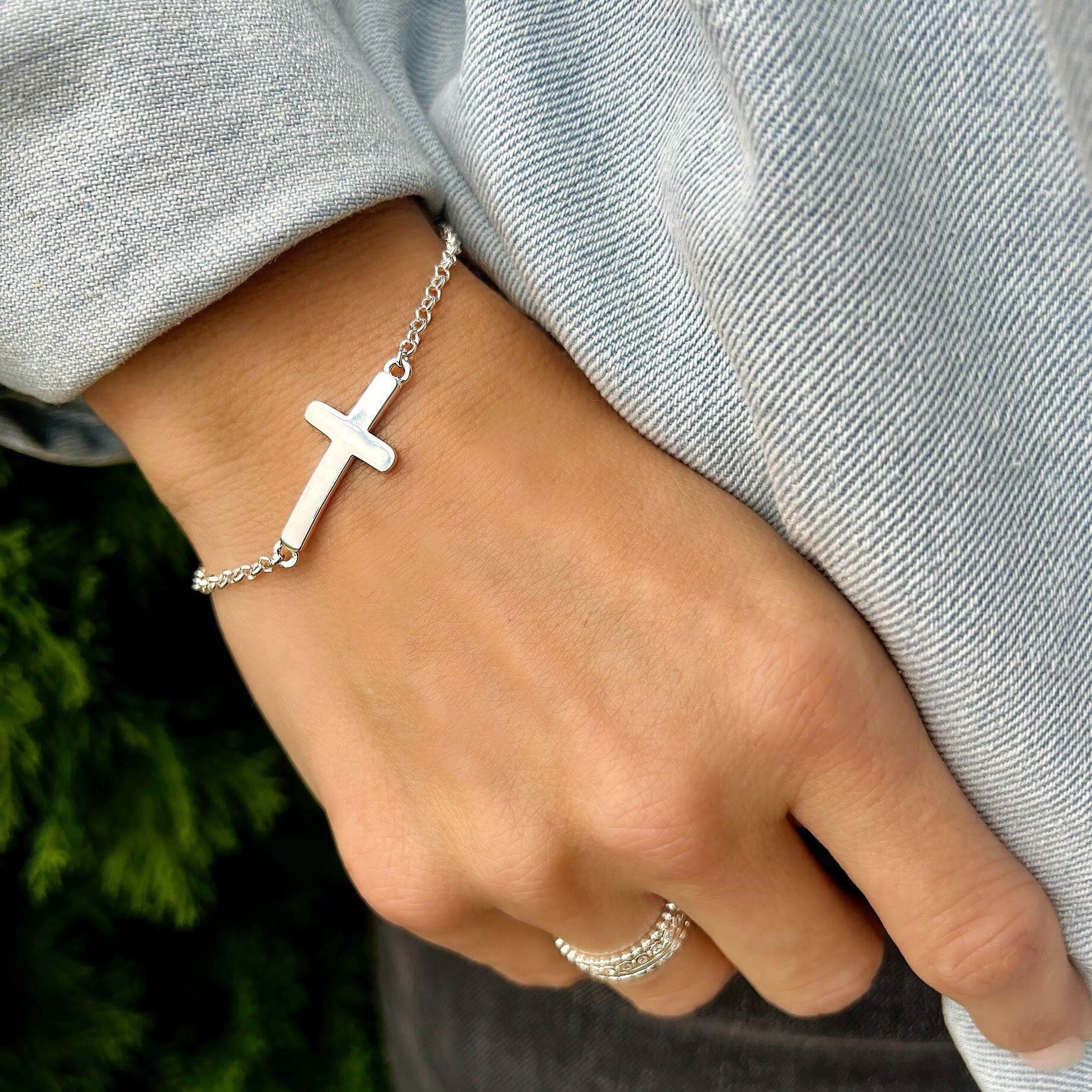 sleek silver cross bracelet