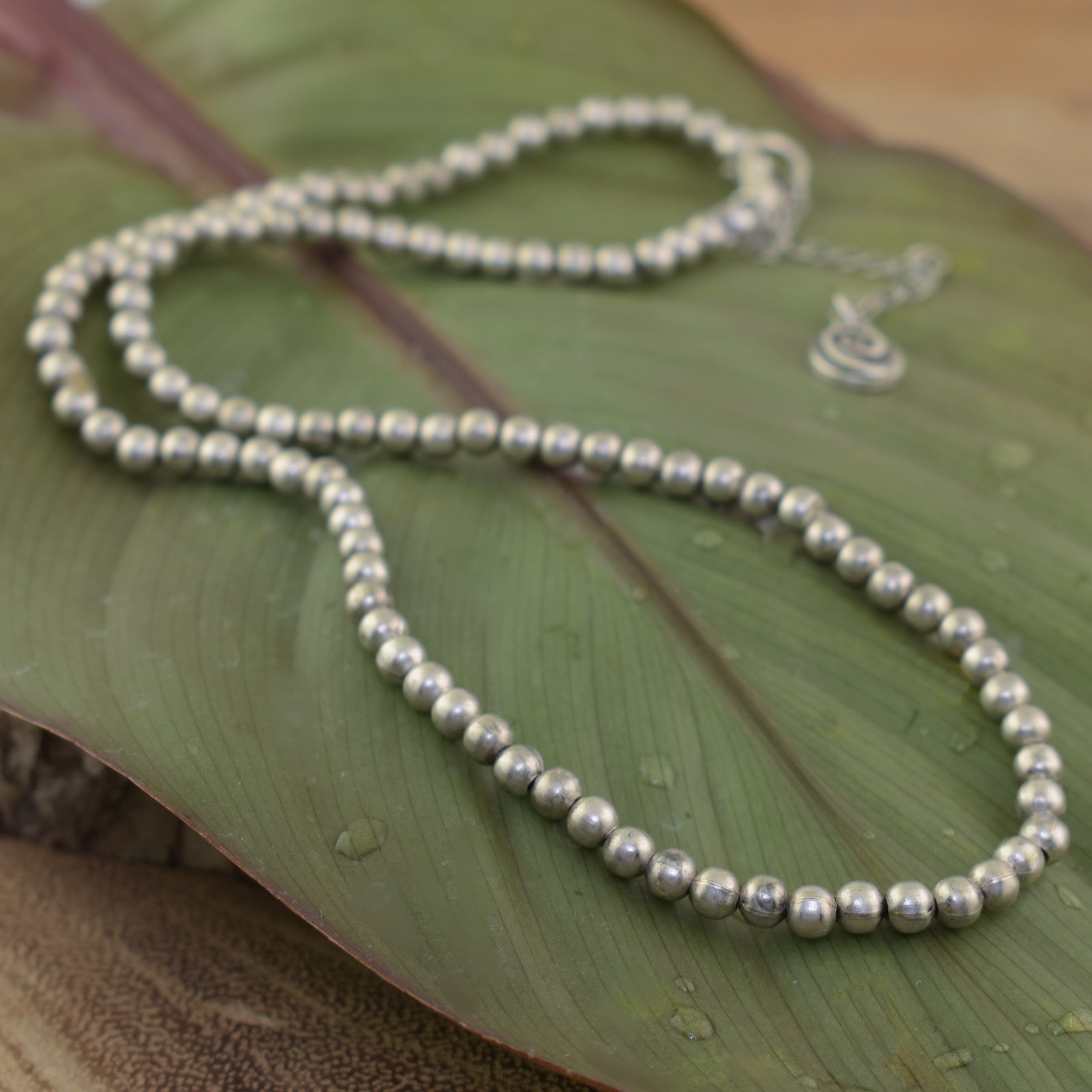 Beaded necklace with clasp closure