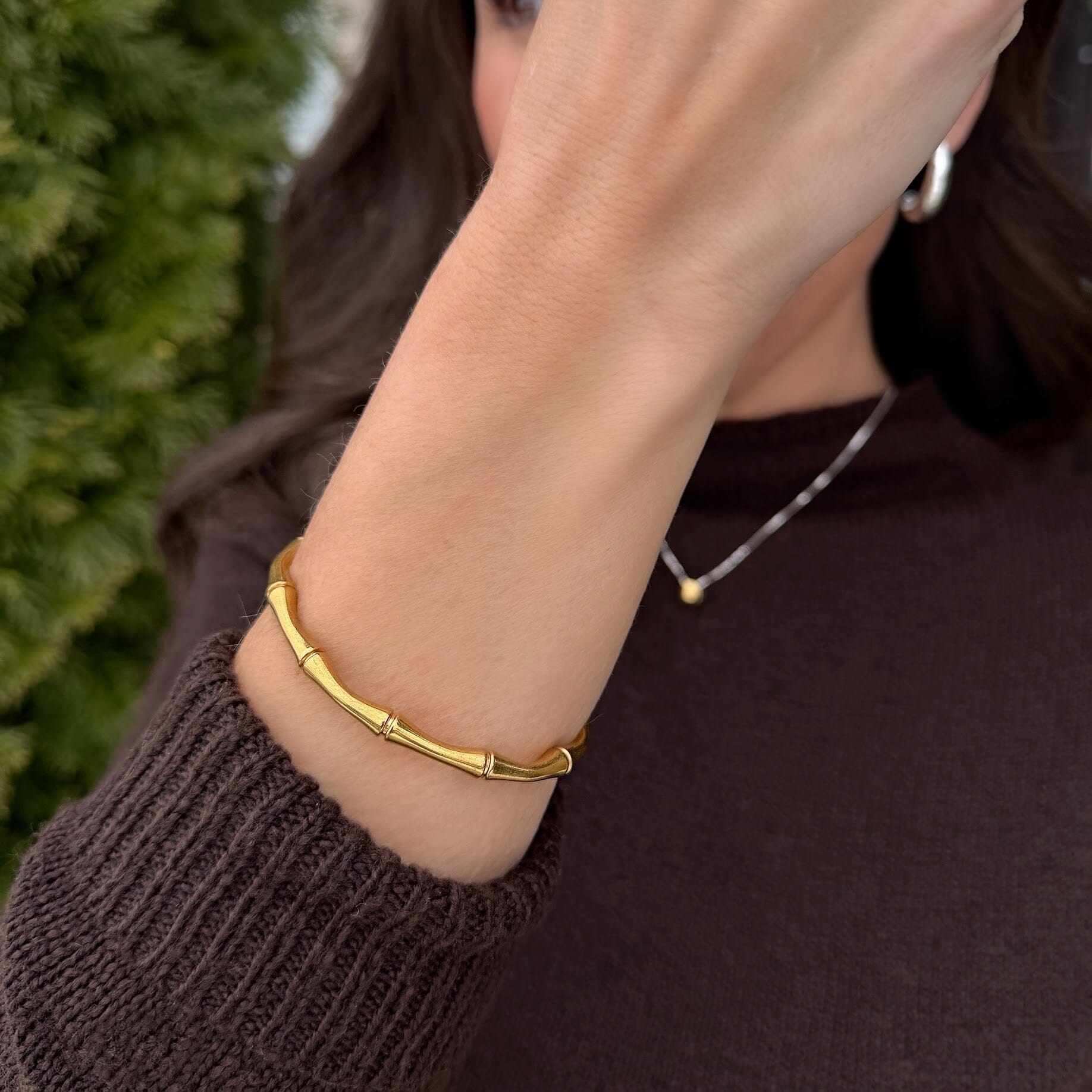 minimalist style cuff bracelet in 18k gold