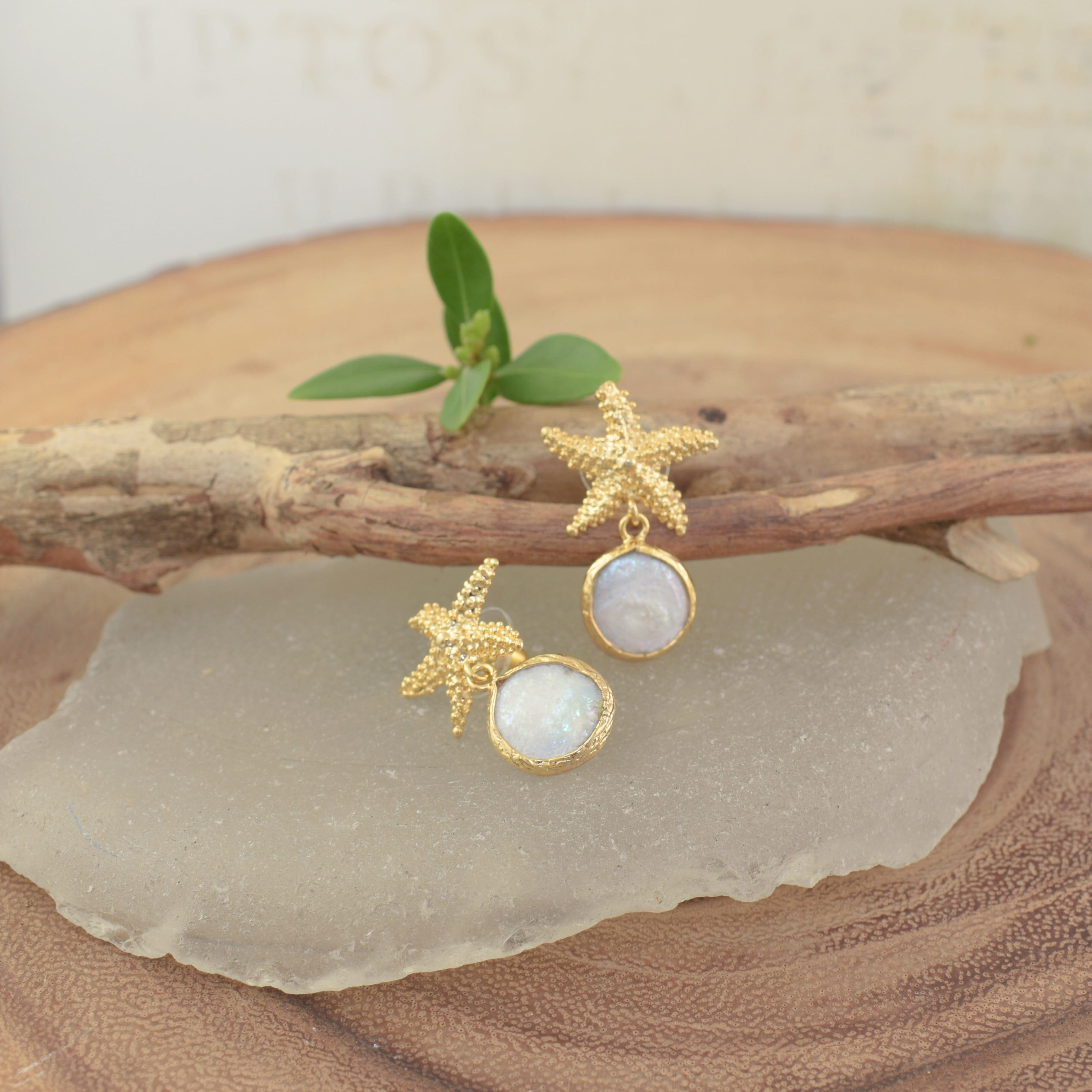 Zamak earrings with freshwater pearls