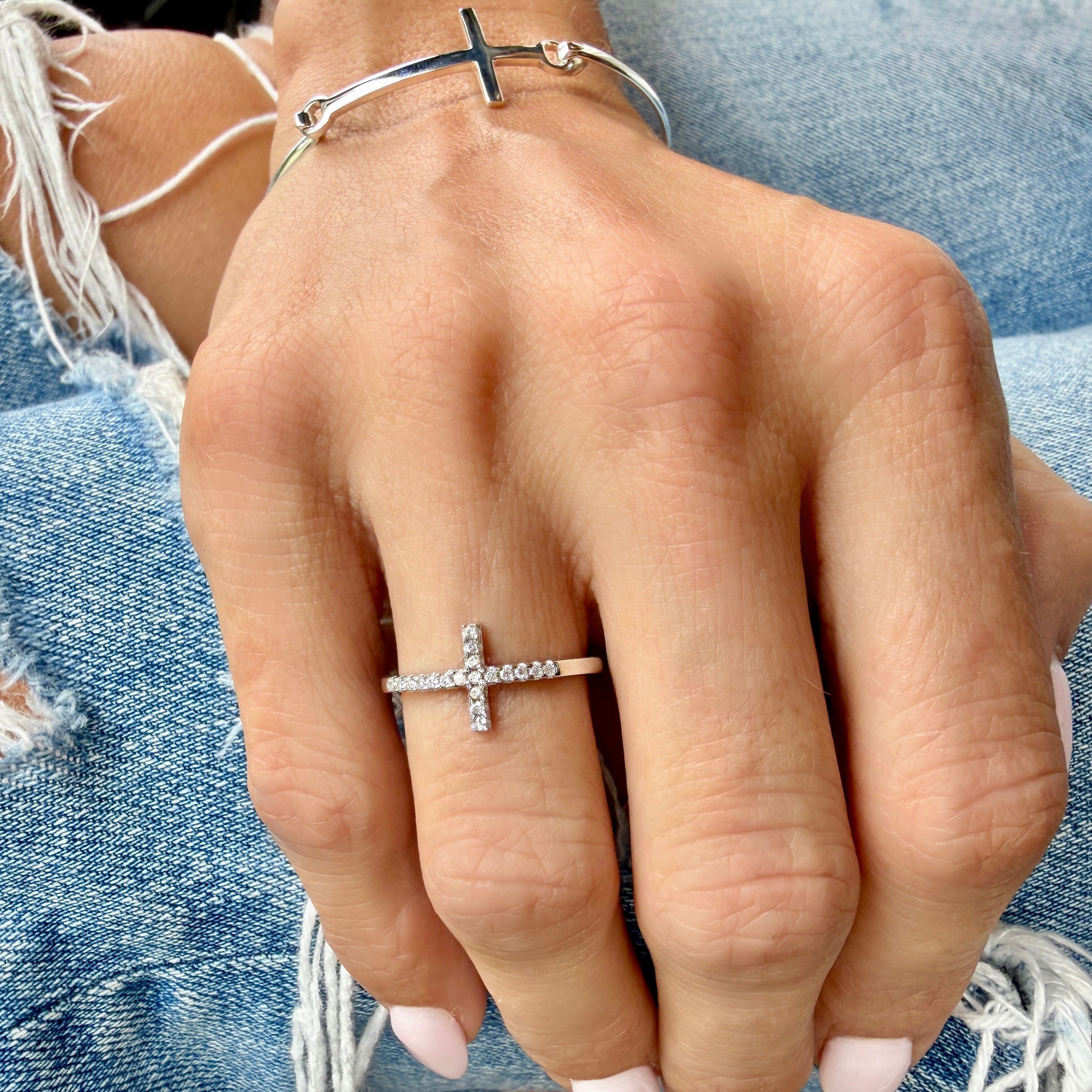 rhodium plated cross ring paved with cz stones