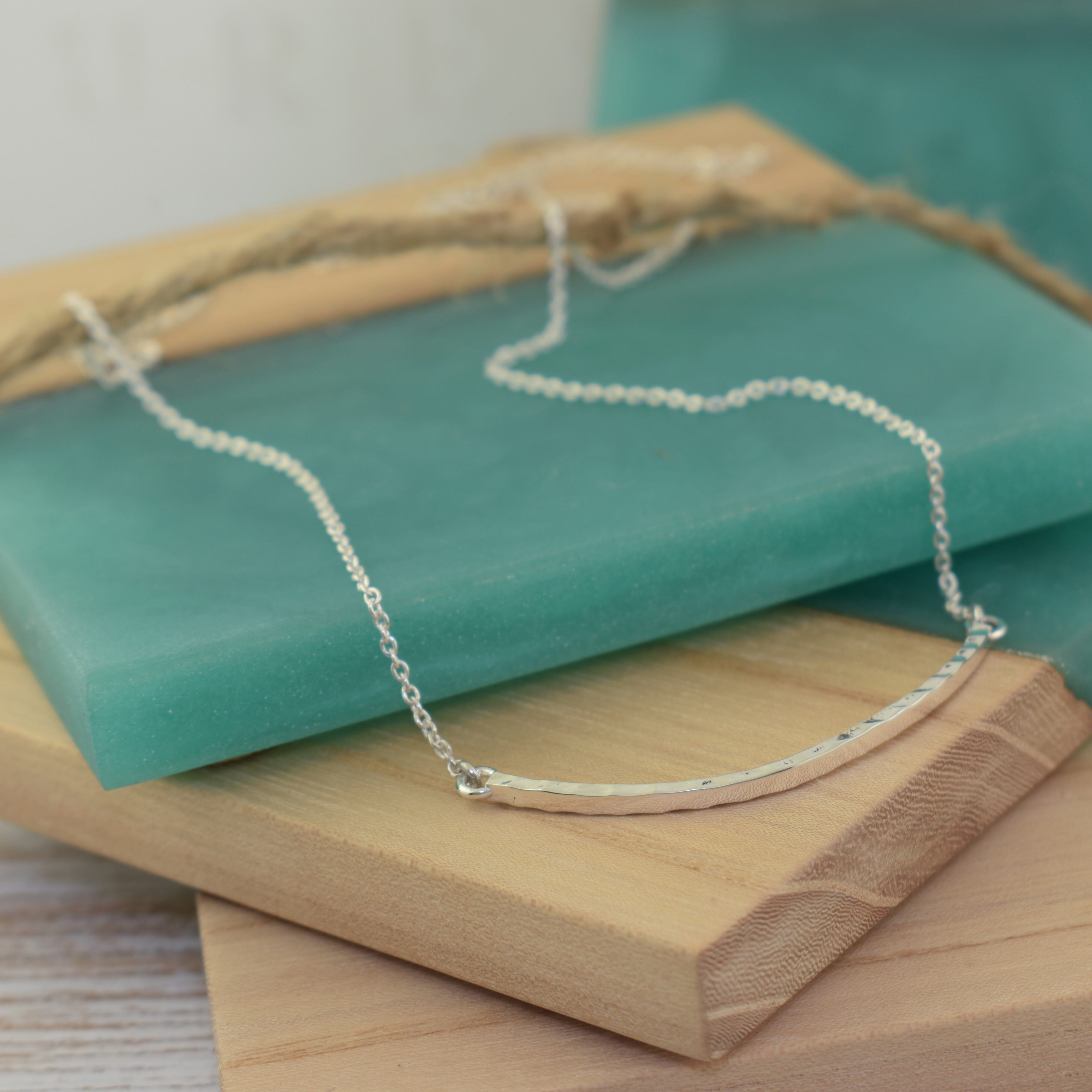 Bar necklace called Gotta have it necklace