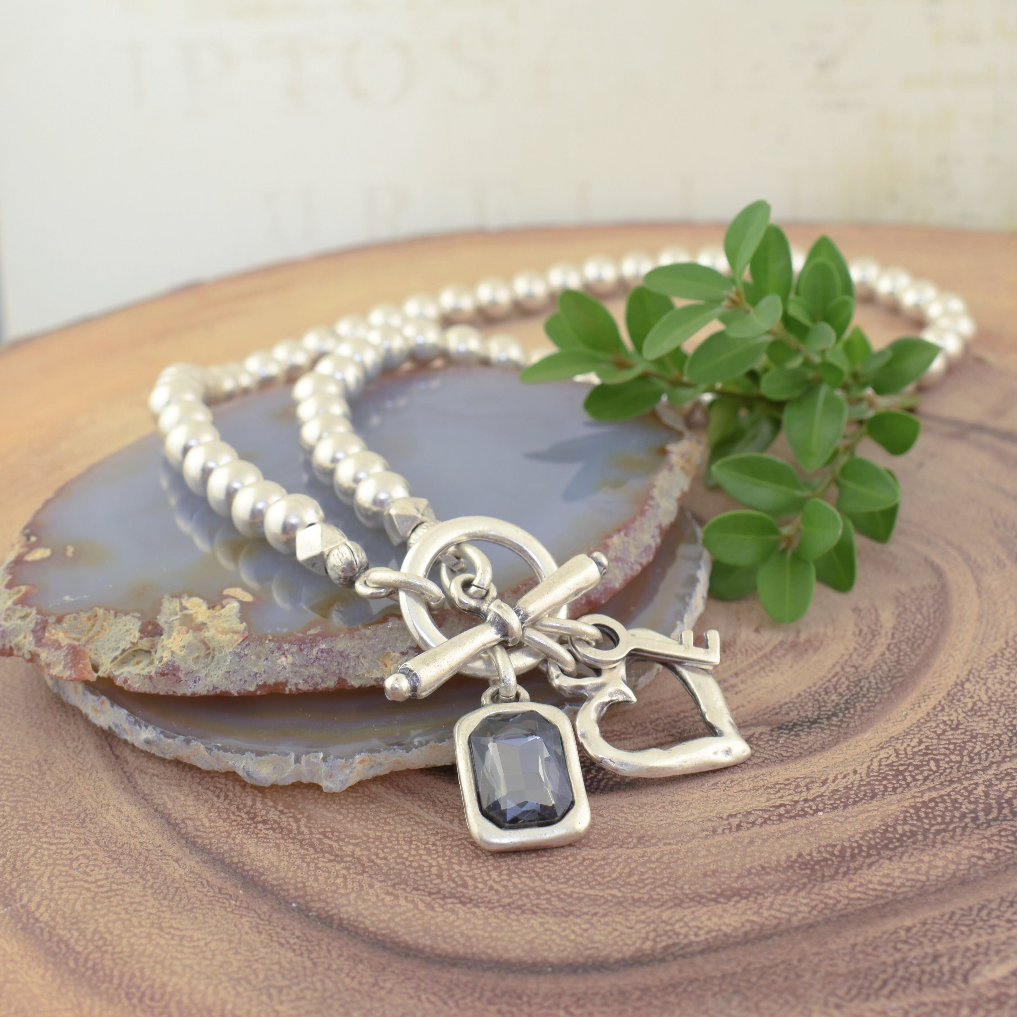 Bead necklace with toggle closure