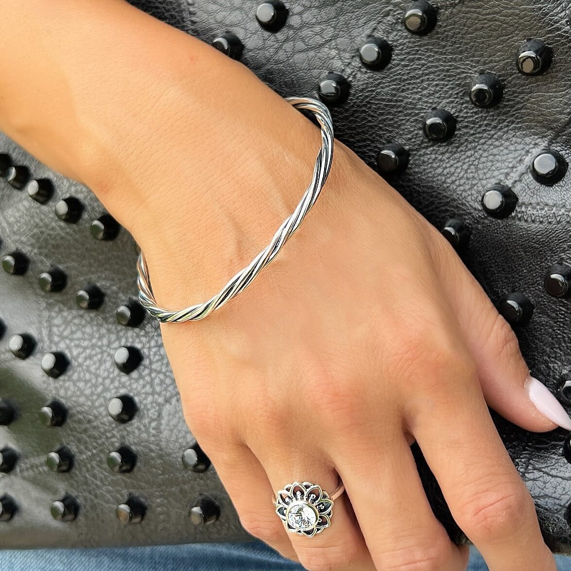 twist style bangle in sterling silver - Kickin' dust Bangle