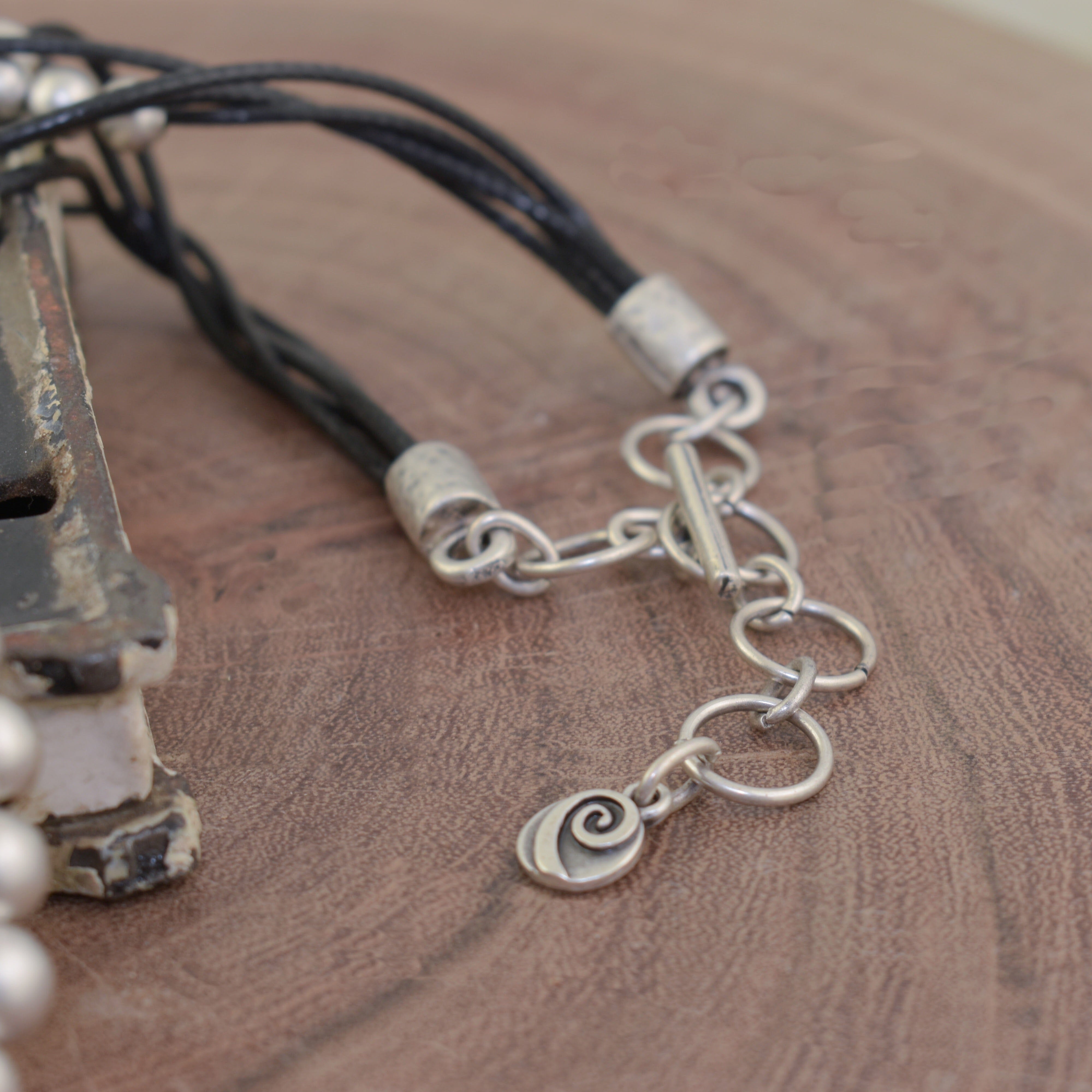 Toggle closure necklace