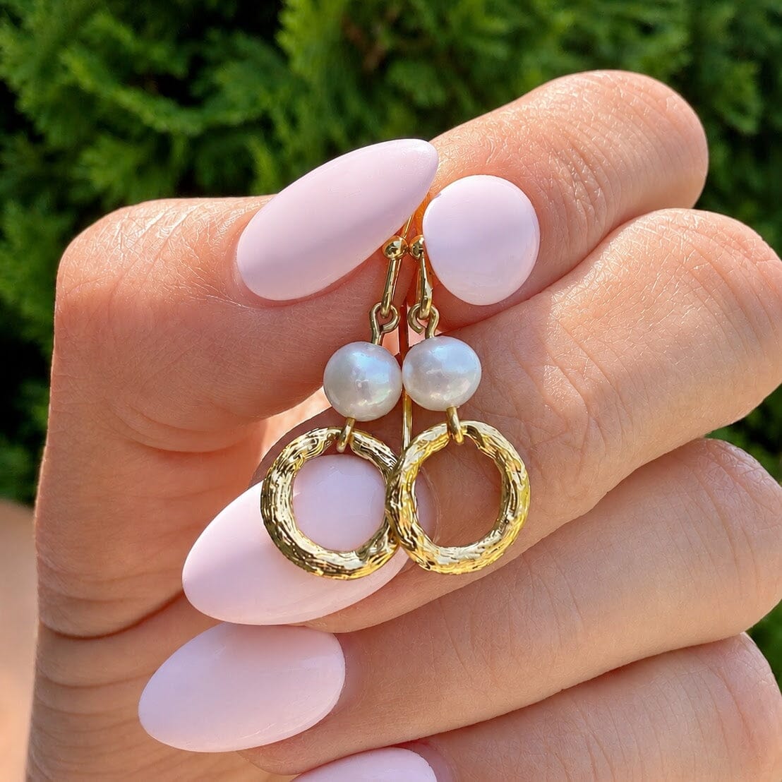 gold hammered earring with pearls