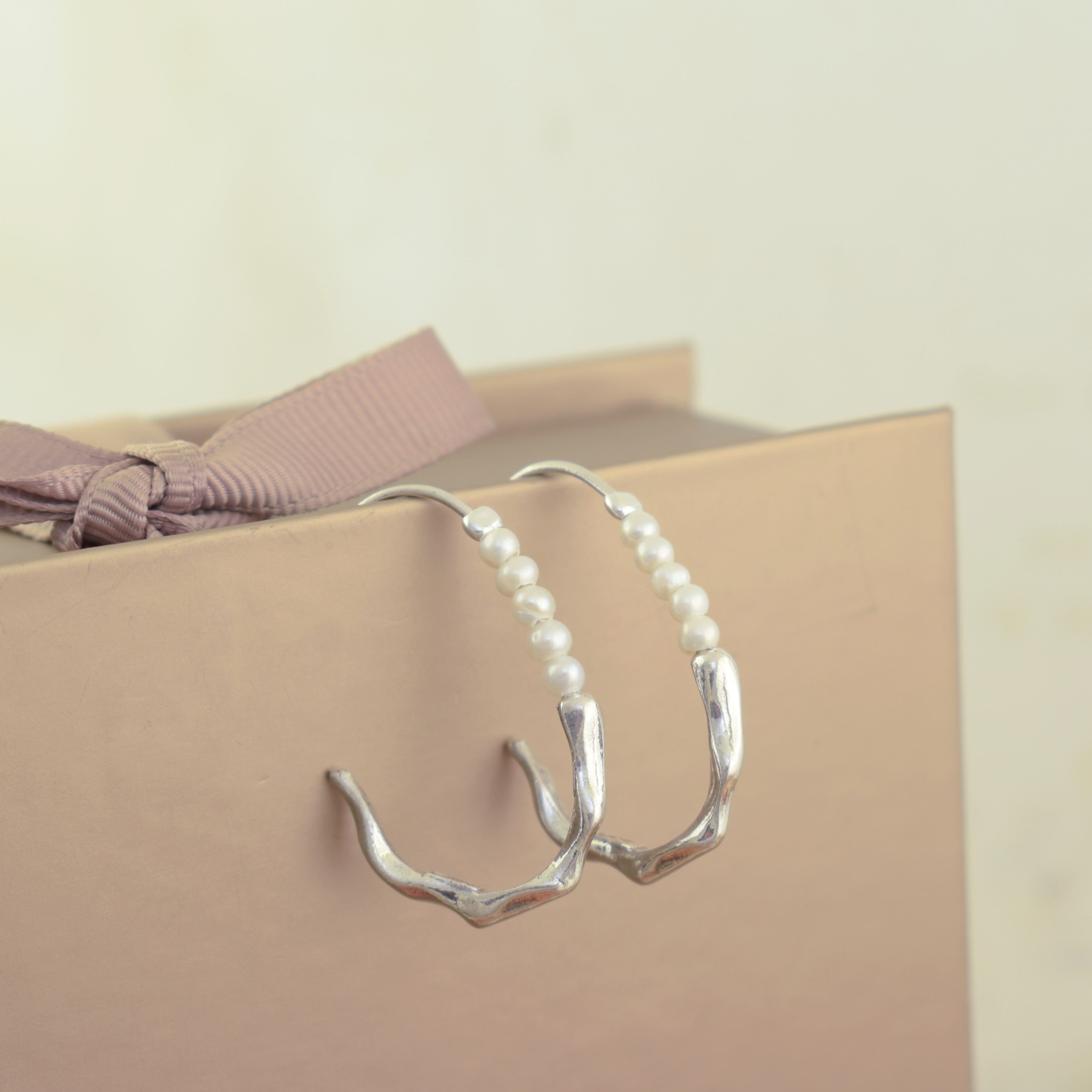 Sterling silver earring with freshwater pearls