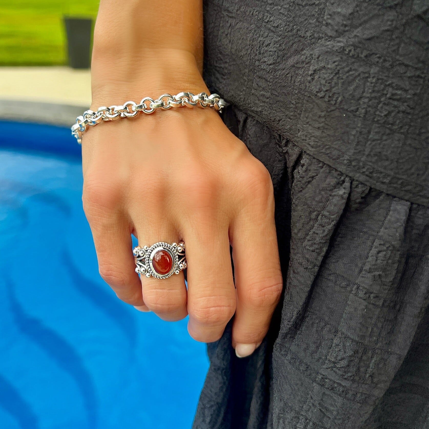Cinnamon Onyx oval stone bezel set
