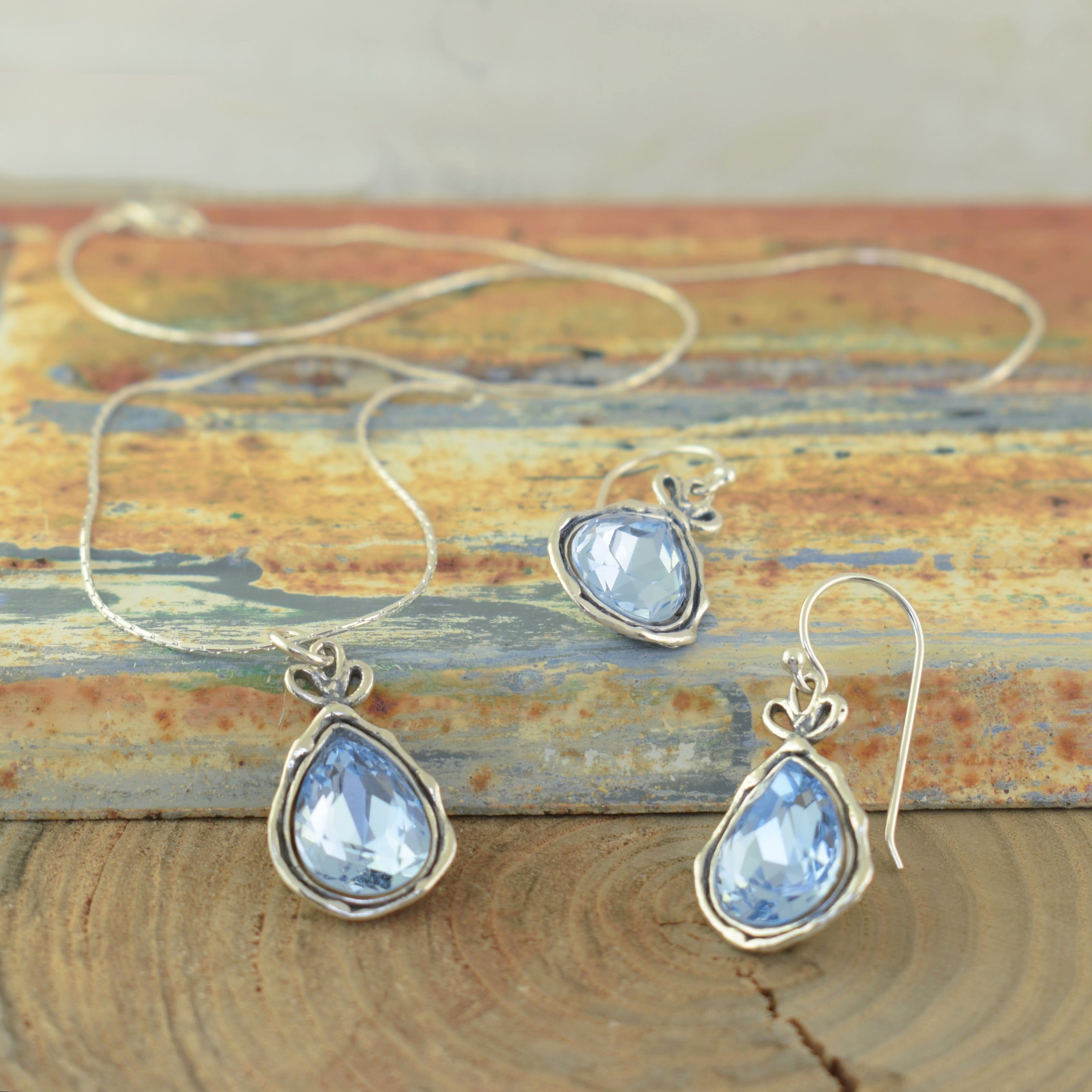 sassy splashy necklace and earrings