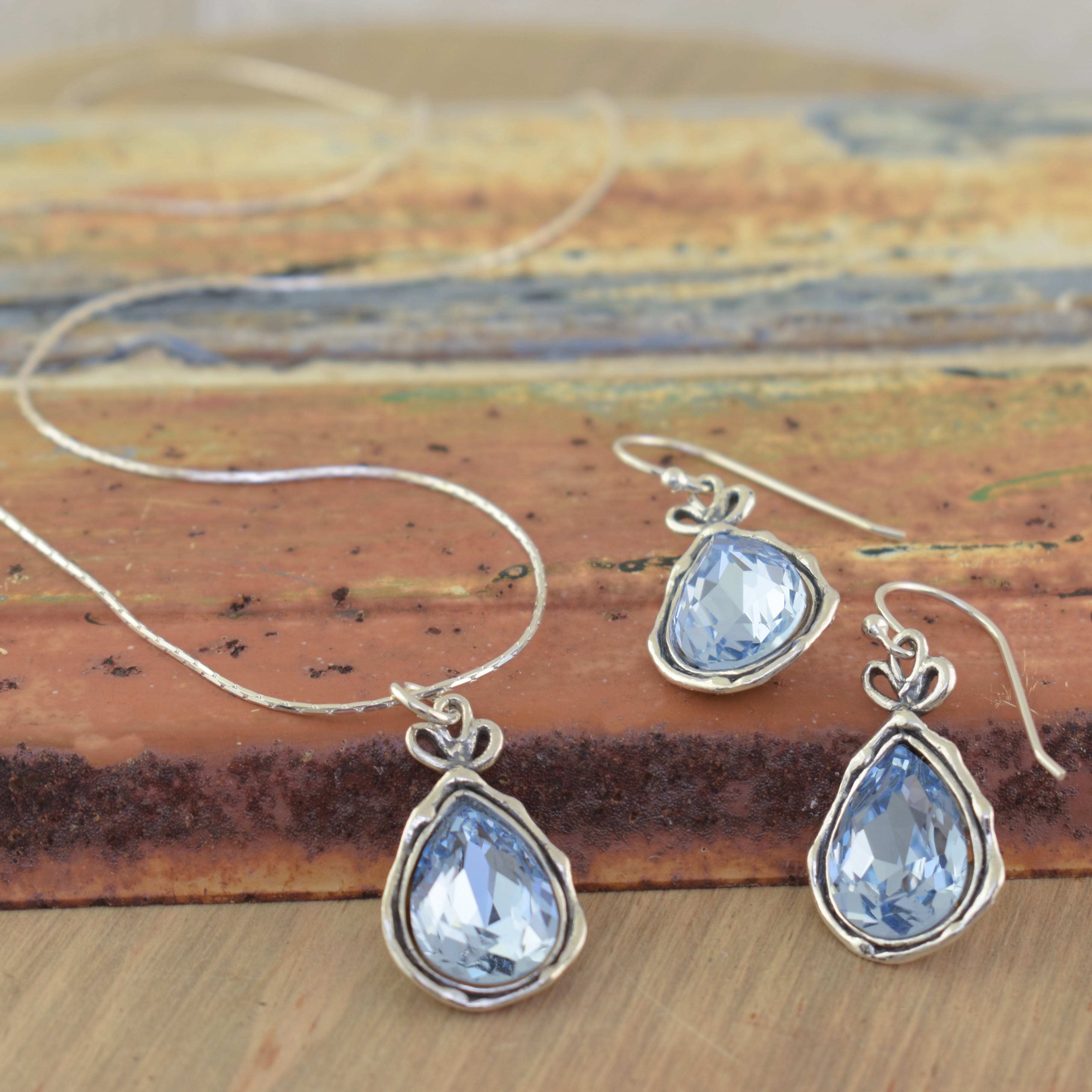 sassy splashy necklace and earrings