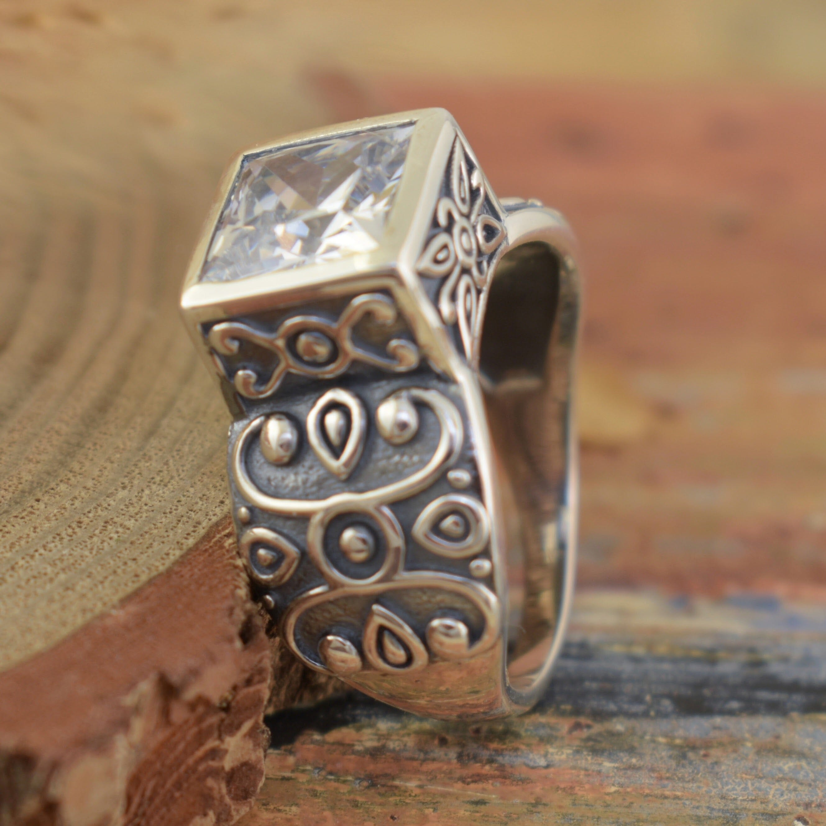 Statement ring Scene Stealer ring
