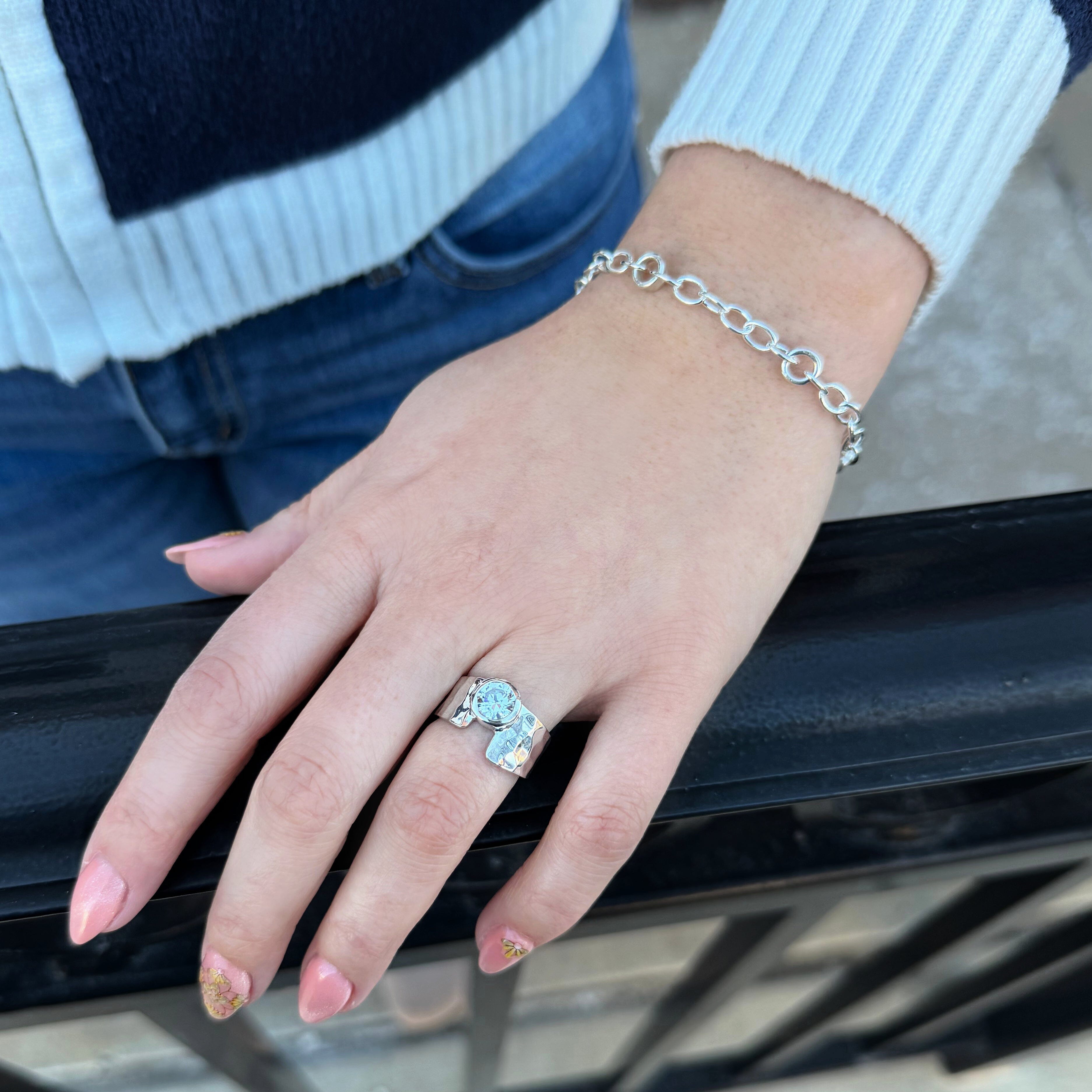 High polished link bracelet with toggle