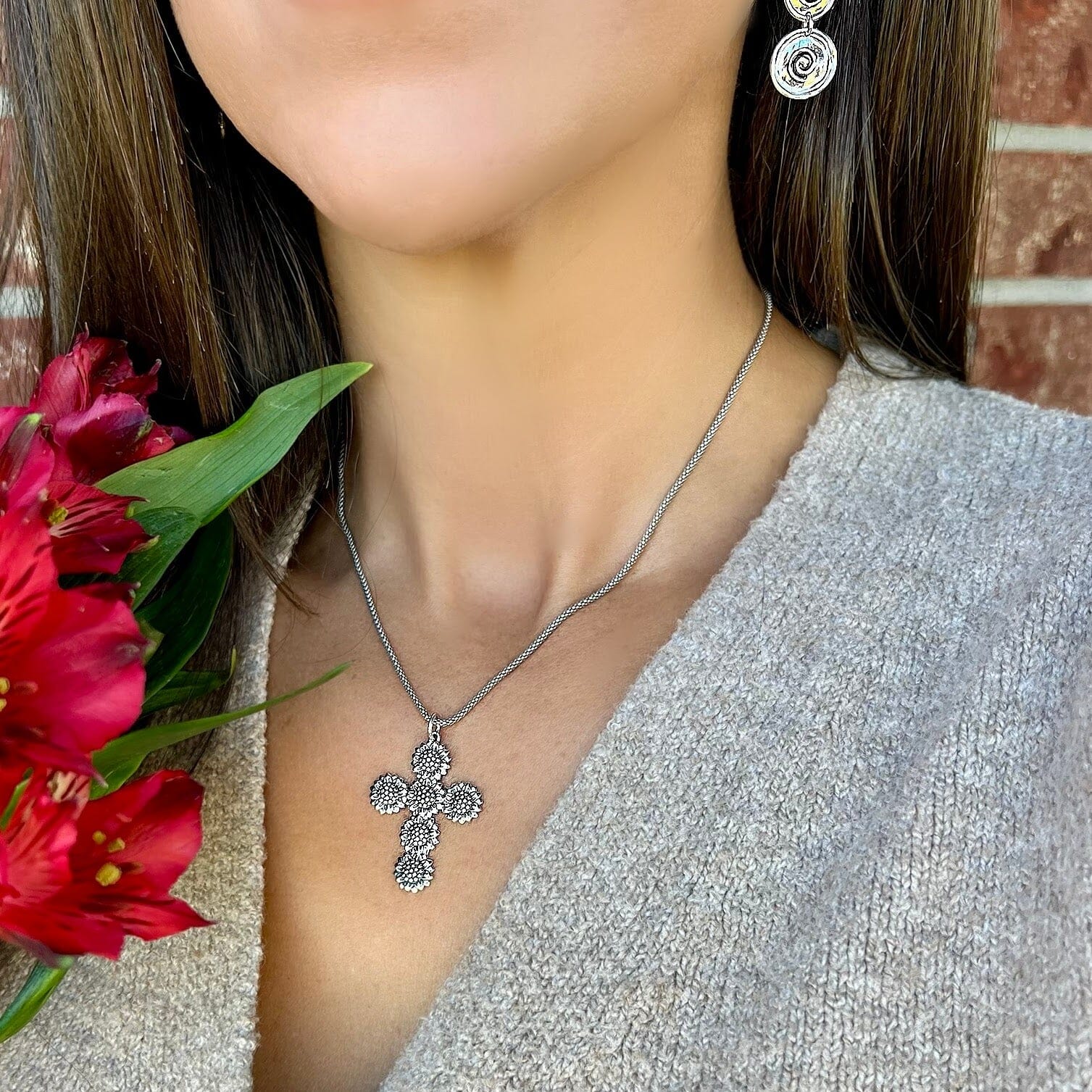 Sterlings silver detailed sunflower cross