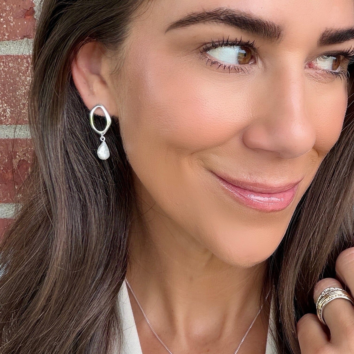 silver circle earring with a dangling freshwater pearl