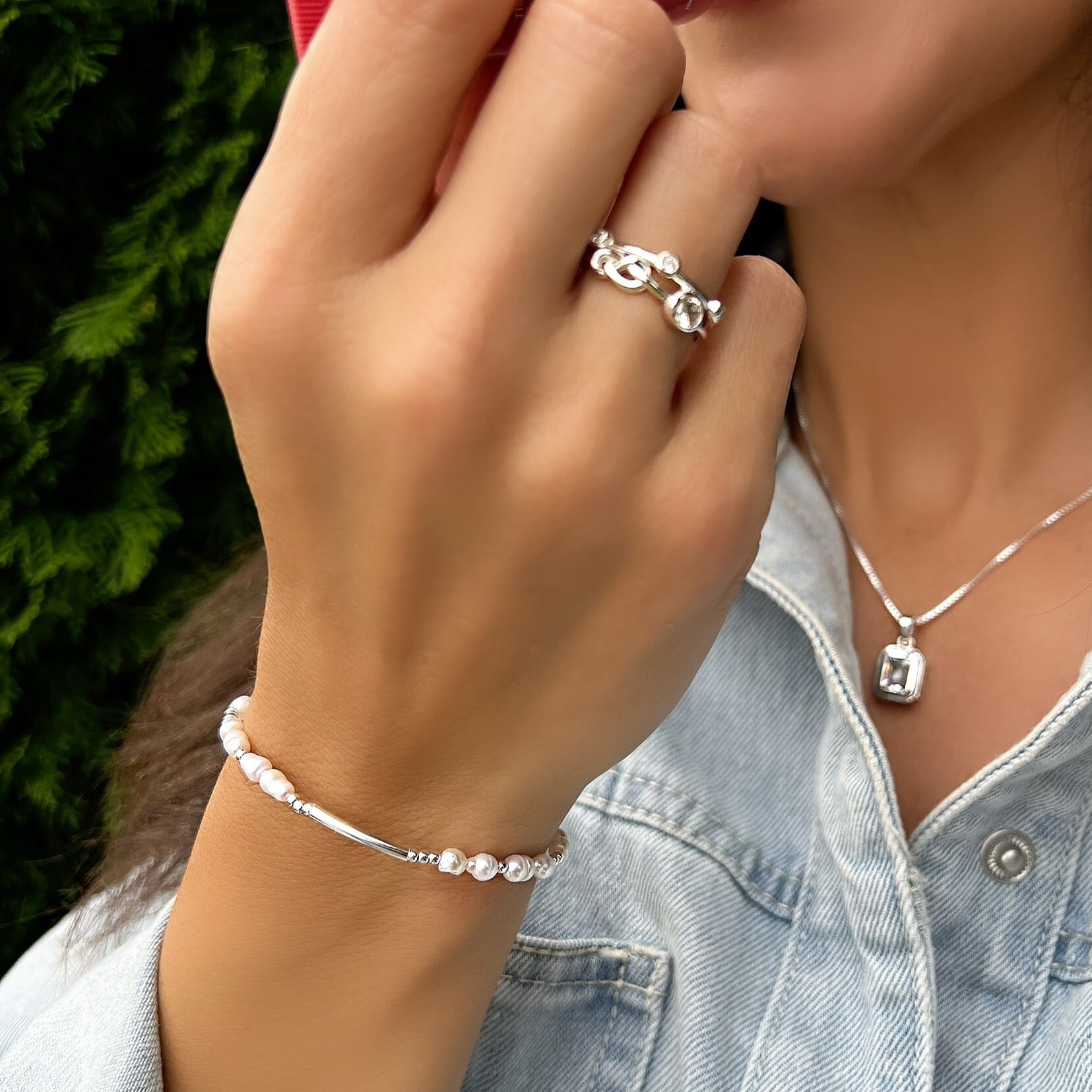 minimalist-style sterling silver and freshwater pearl stretch bracelet