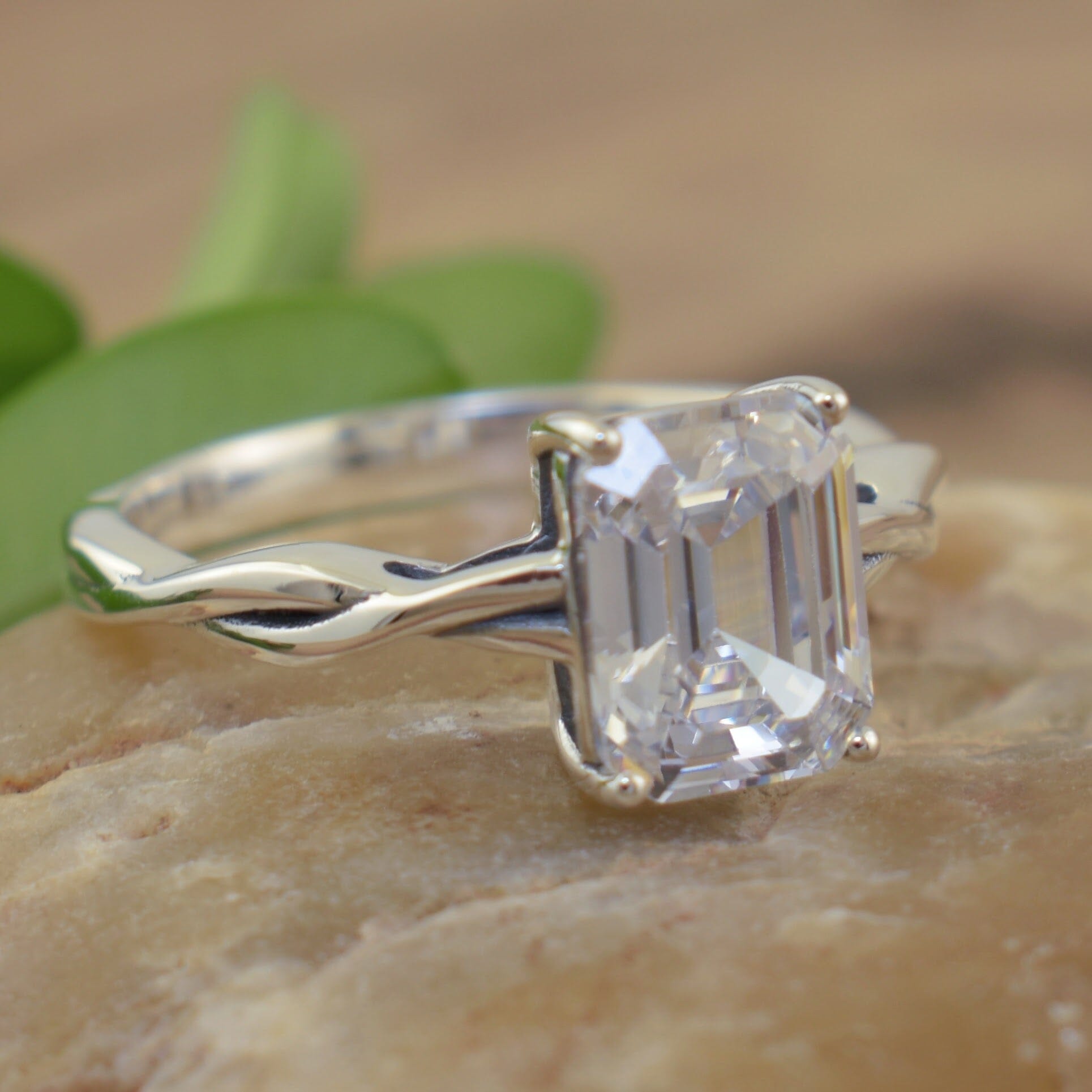 Intertwined ring