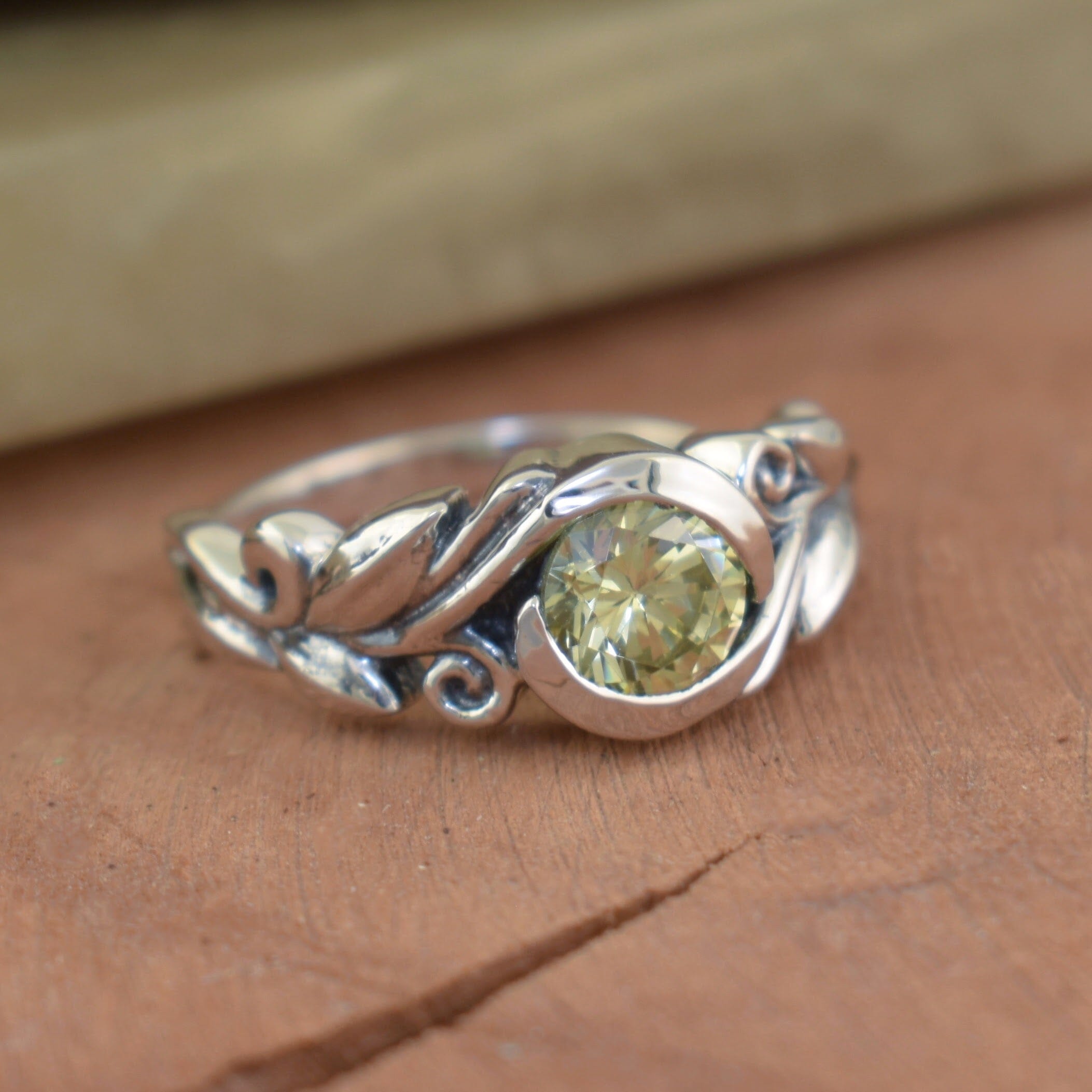 Peridot stone with a vine design band