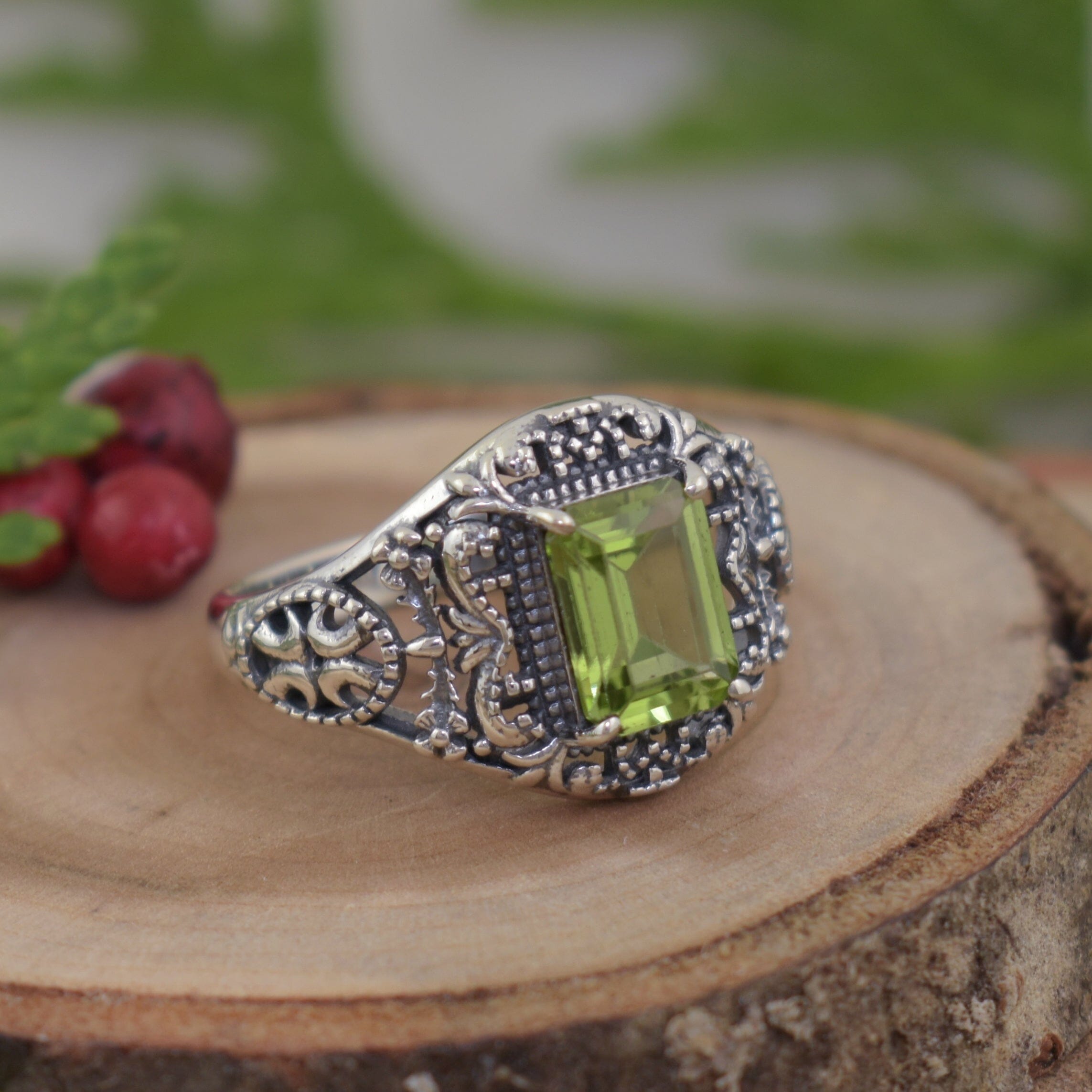 .925 sterling silver ring with rectangular green stone