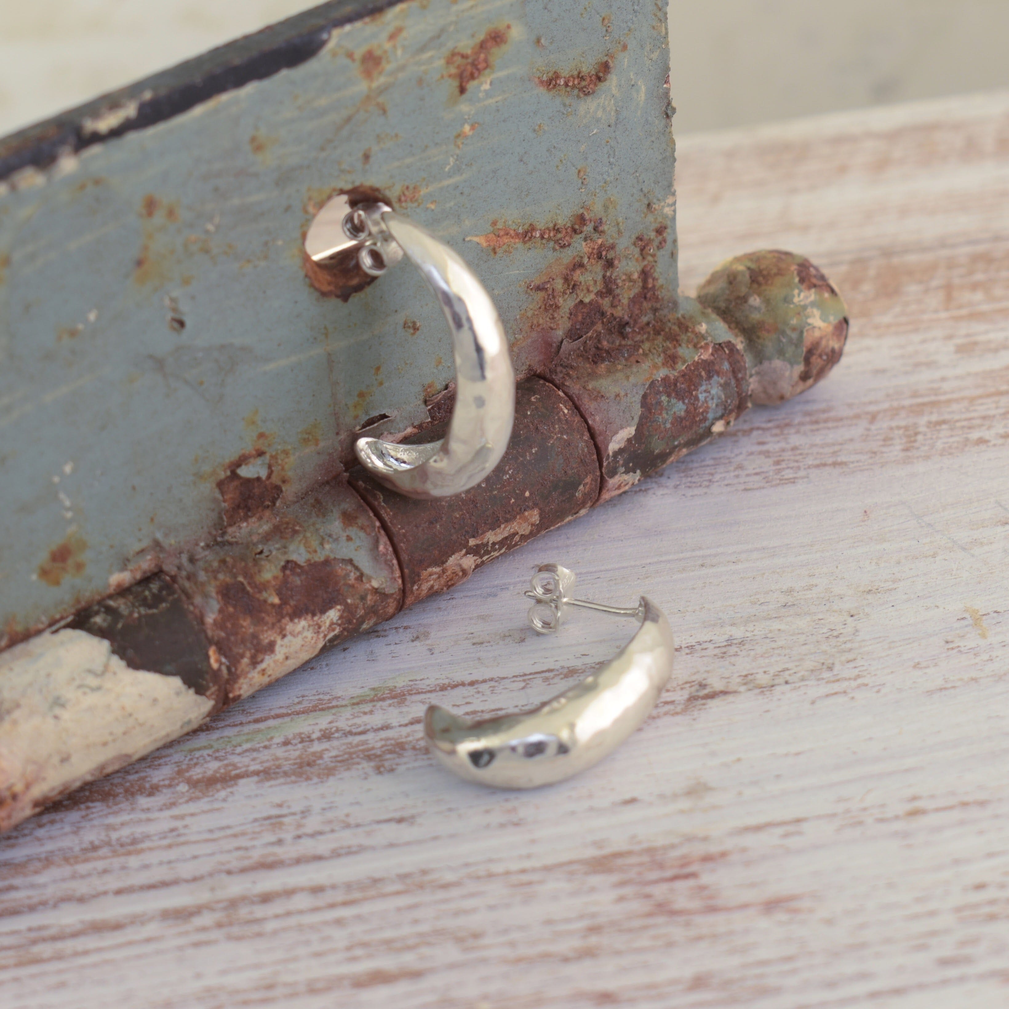 curve post earrings with hammered finish