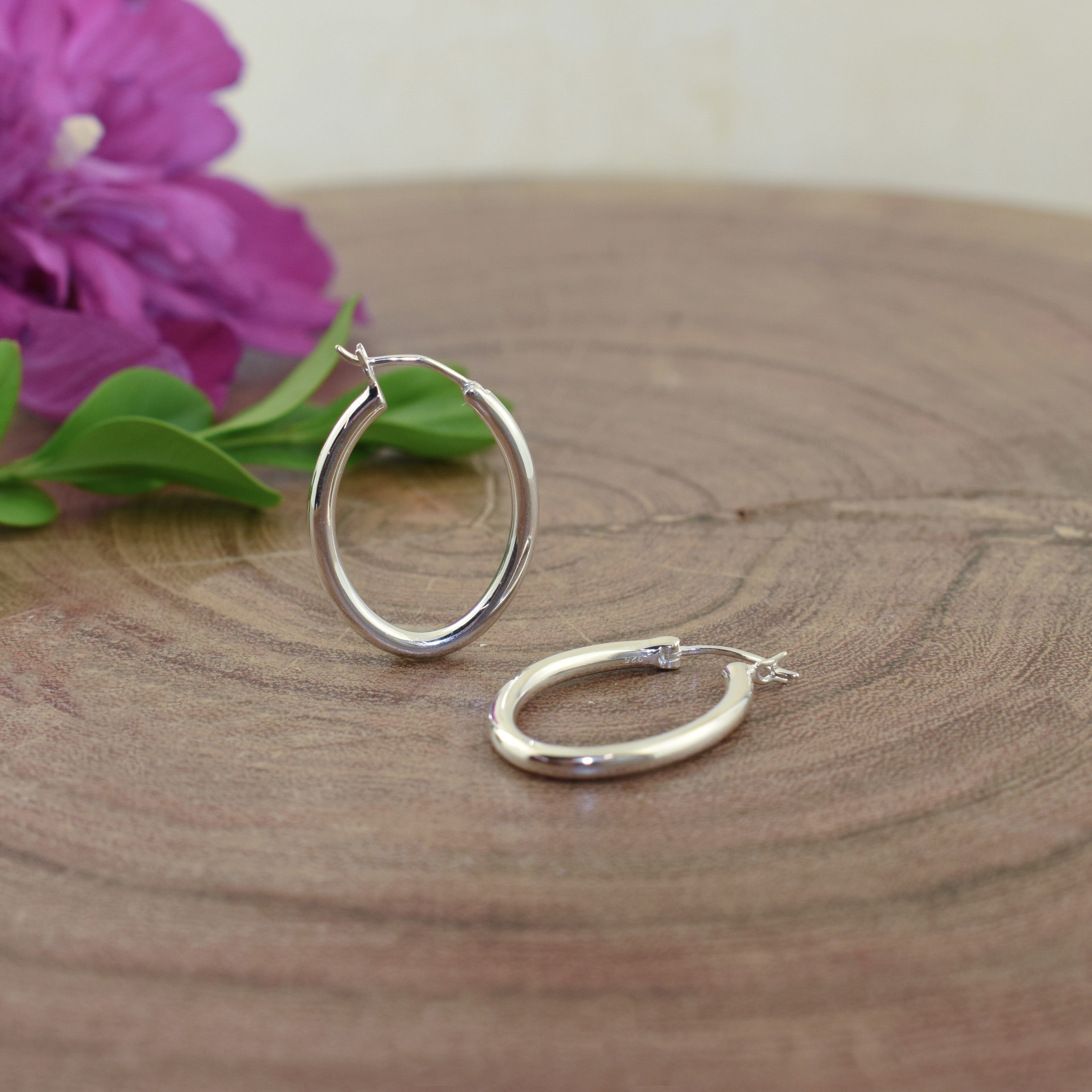 Oval v-snap earrings in high polished sterling silver