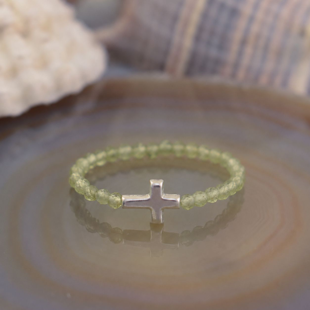 peridot stretch ring