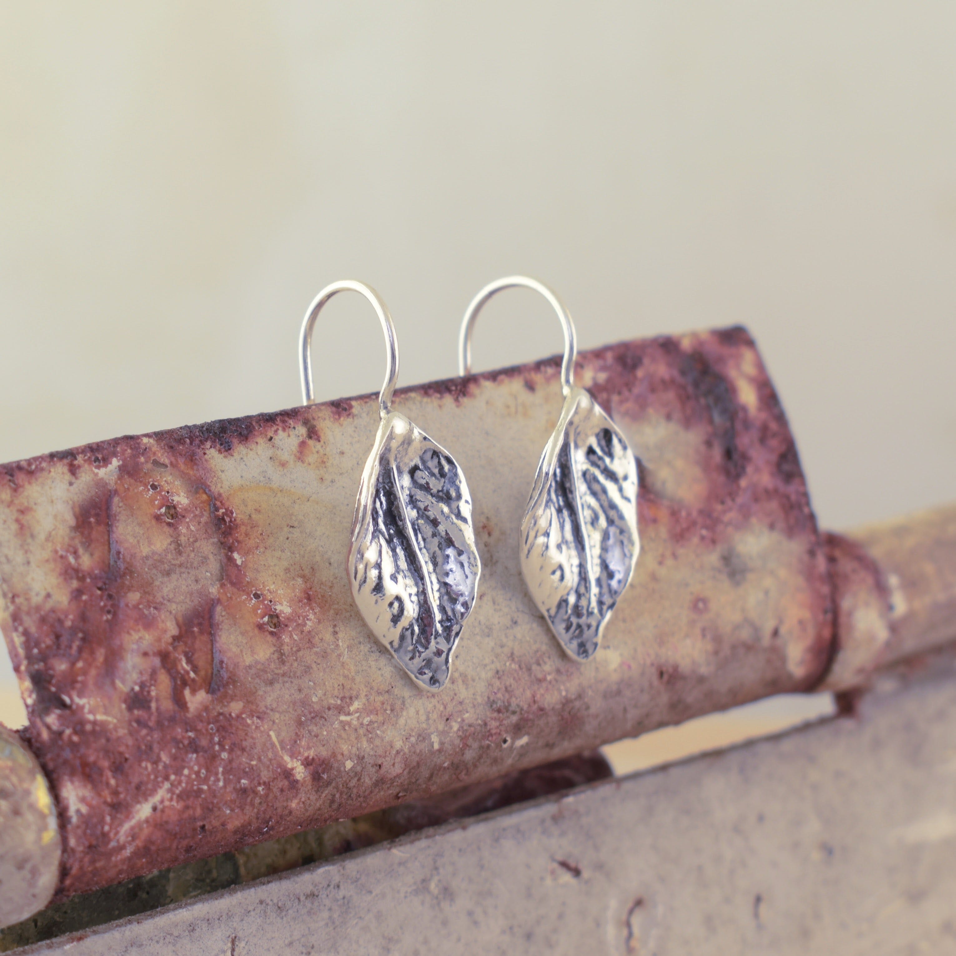 Hook leaf earrings