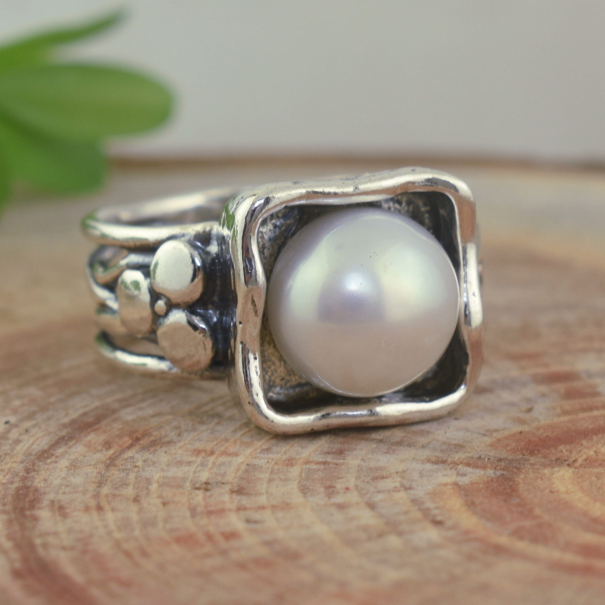 .925 sterling silver ring with large round freshwater pearl stone