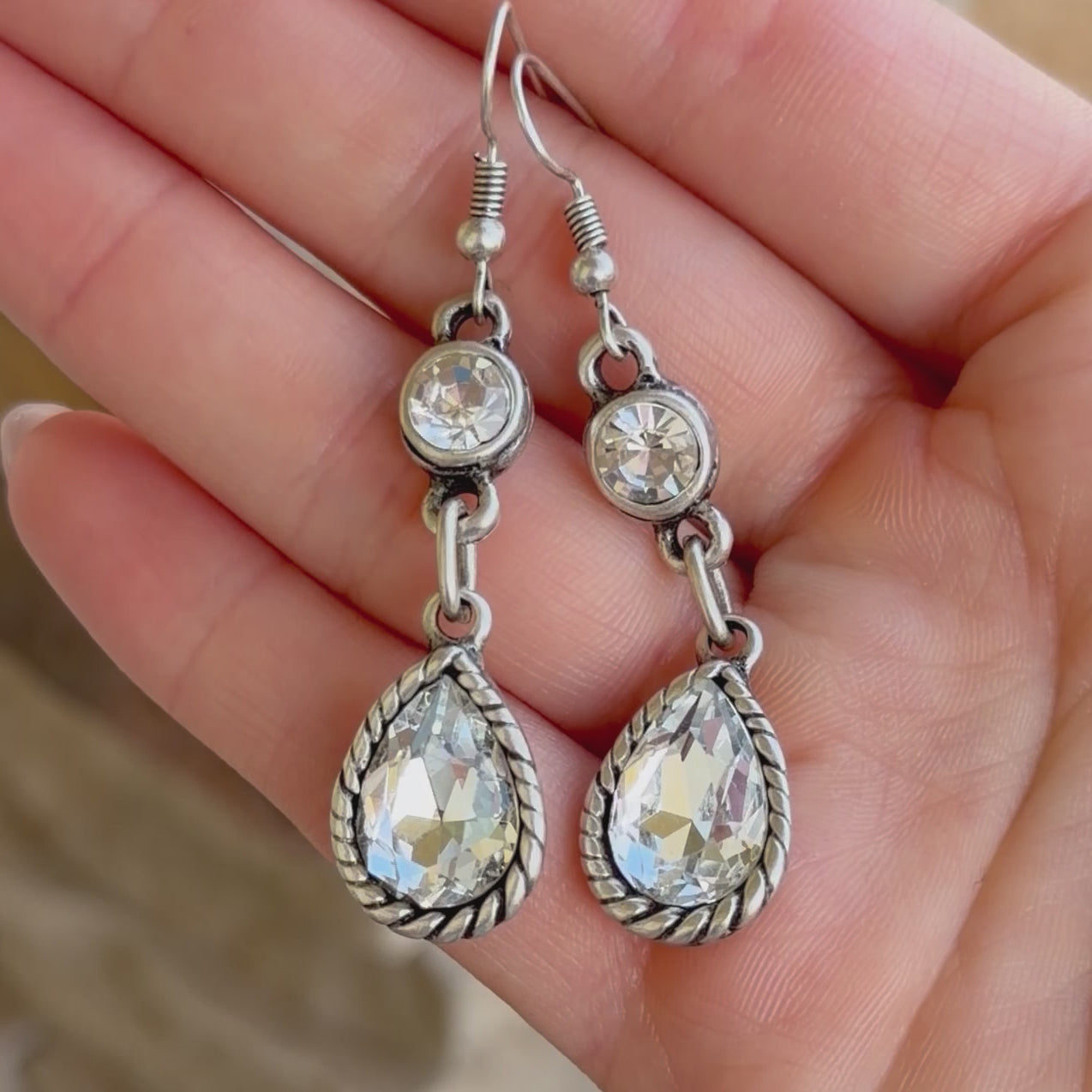 Grand Entrance Earrings - Zamak