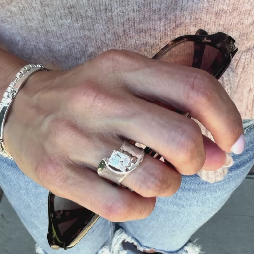 The Show-Off Ring