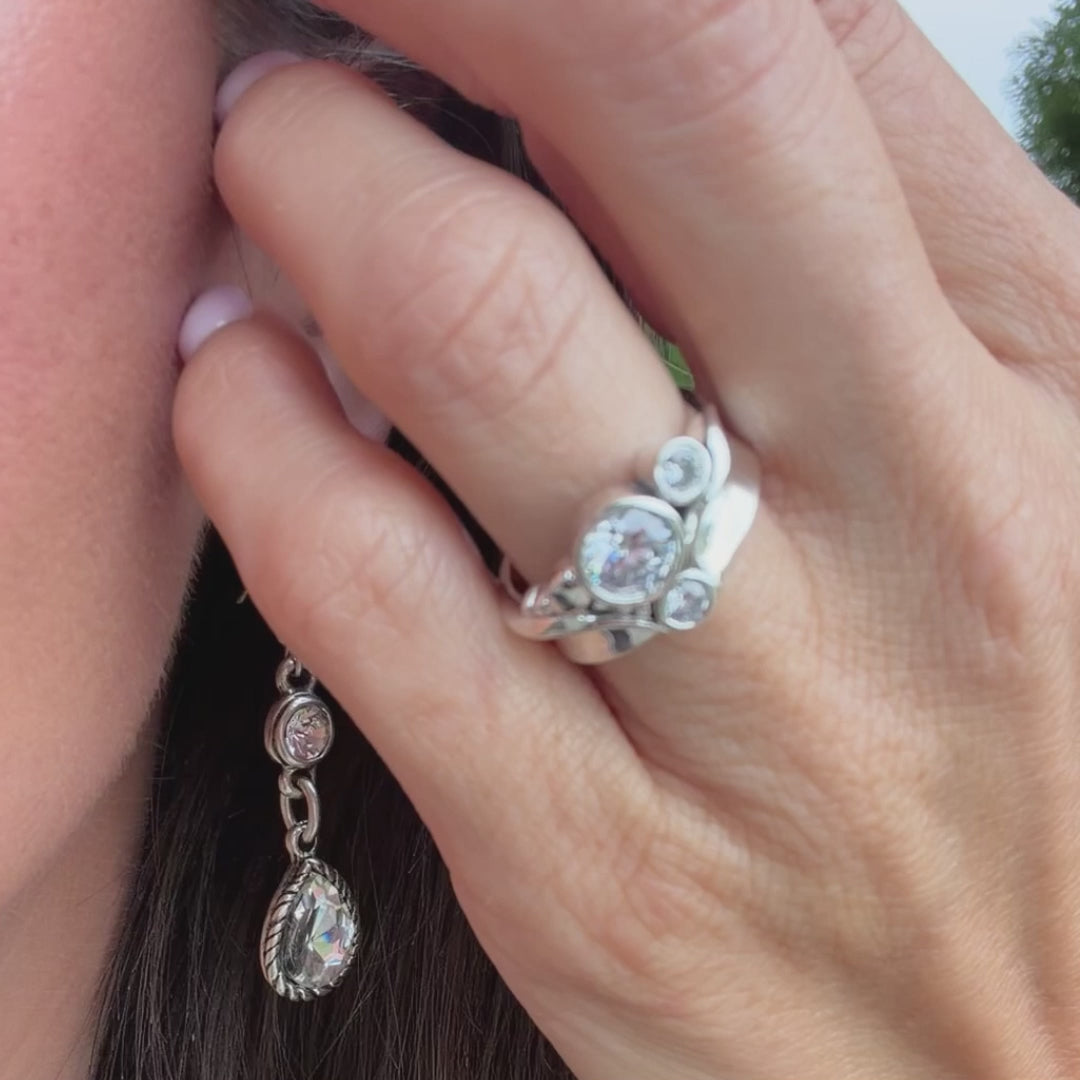 Grand Entrance Earrings - Zamak