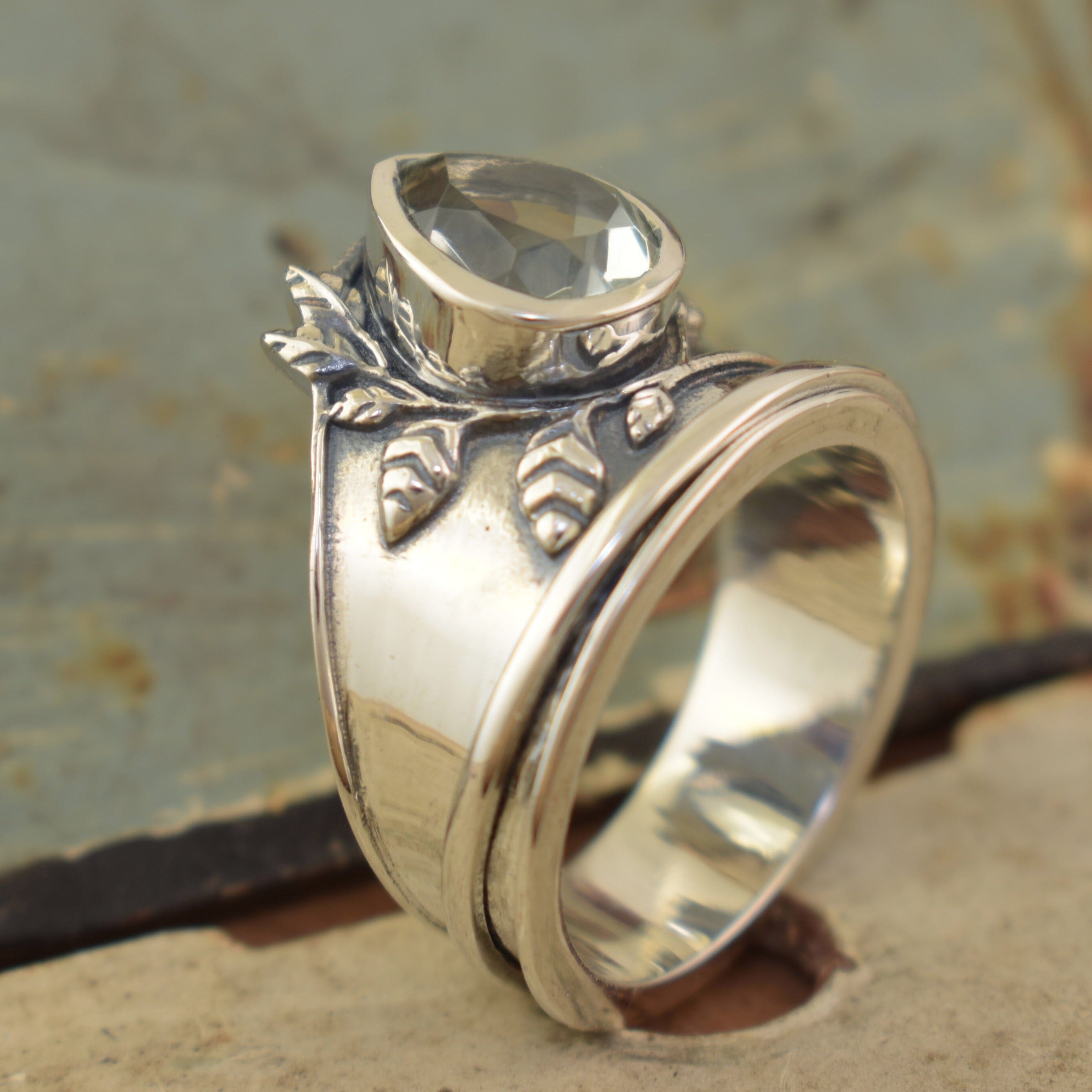 spinner band on wide band ring