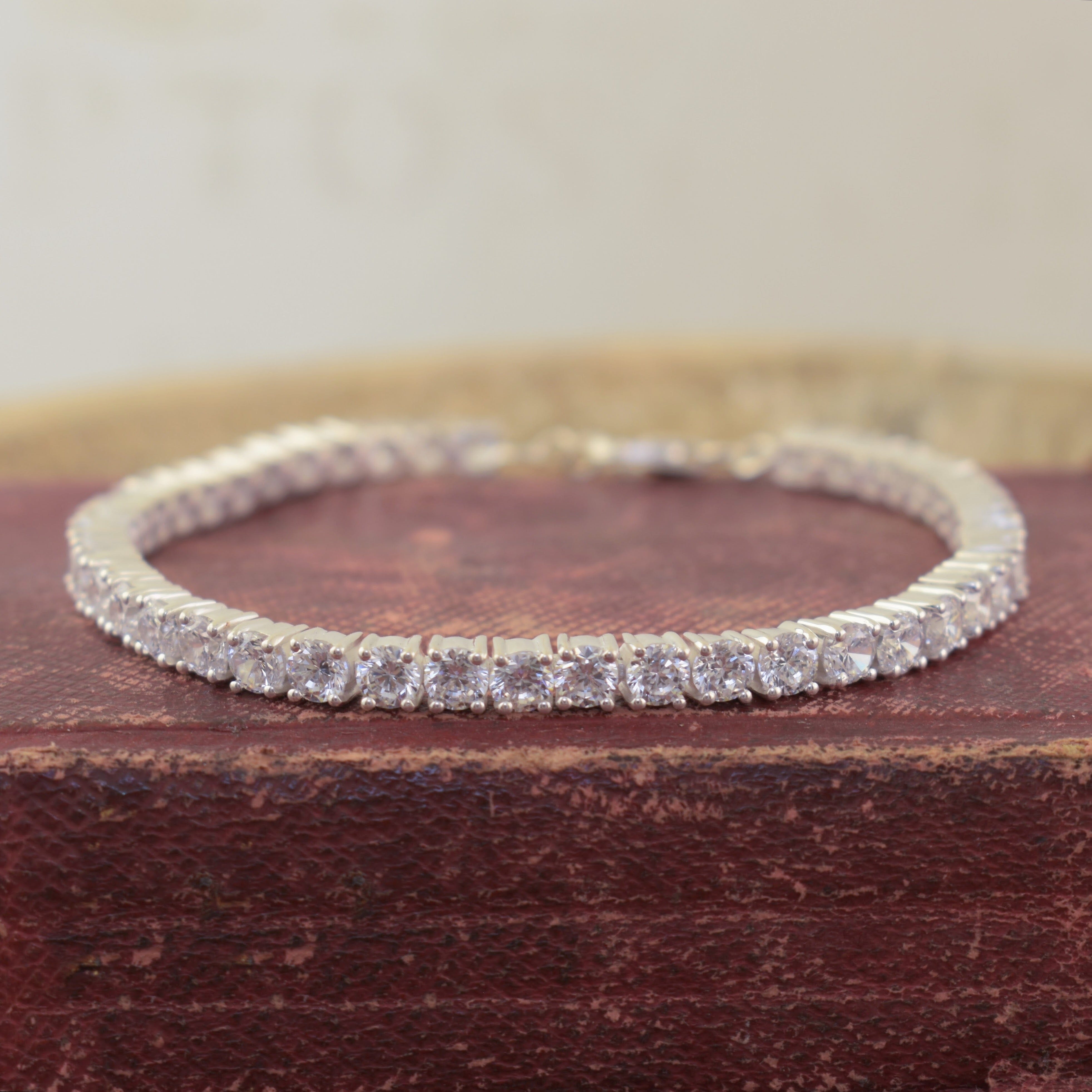 Sterling silver tennis bracelet with CZ stoenes