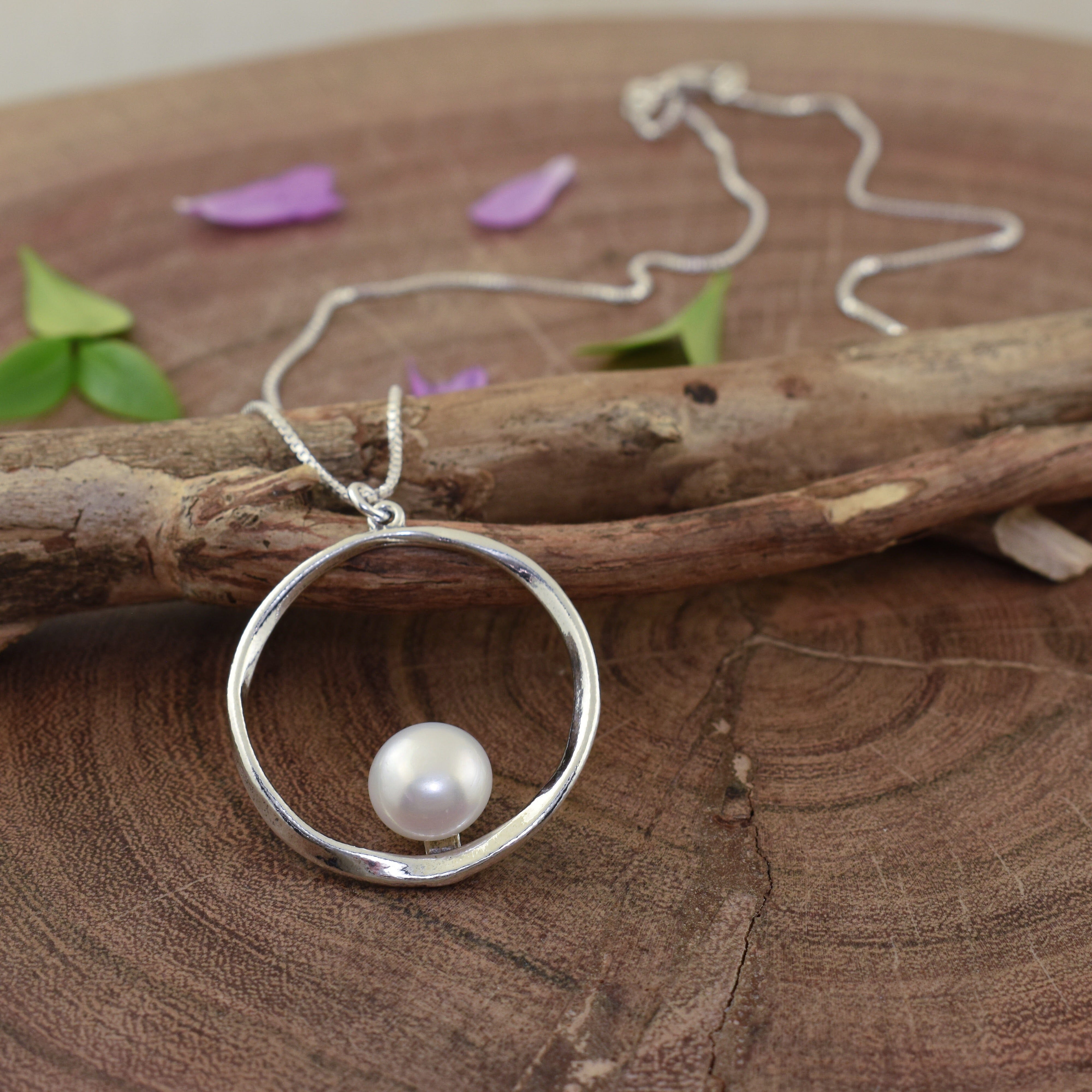 Sterling silver circle necklace with round freshwater pearl