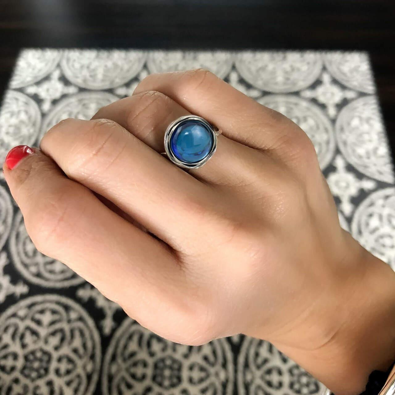 Beautiful blue cabochon CZ on a sterling silver swirl band