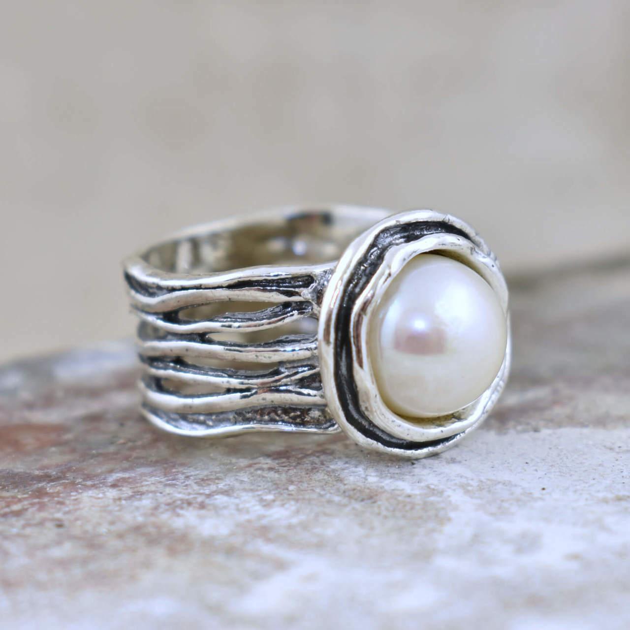 .925 Sterling Silver Ella Ring in Freswhater Pearl