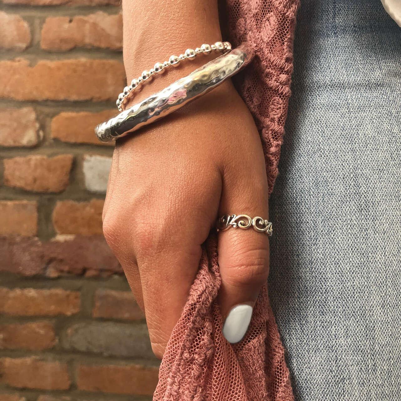 .925 sterling silver thumb ring with hammered bangle and beaded stretch bracelet