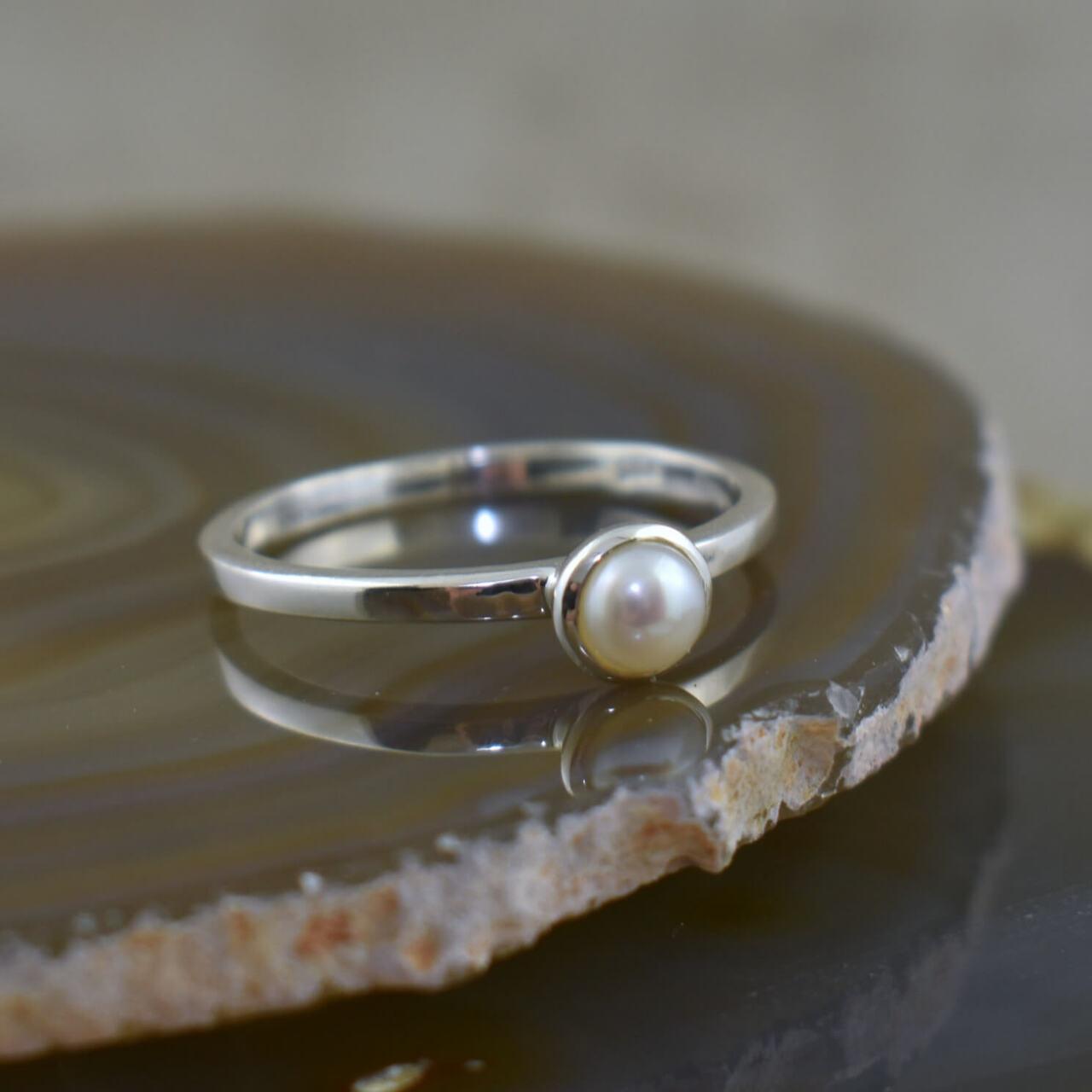 sterling silver ring with freshwater pearl