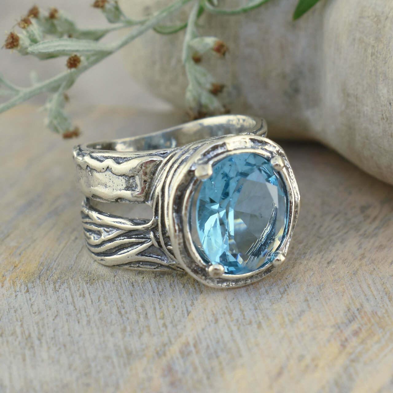 .925 sterling silver ring with center oval blue topaz CZ