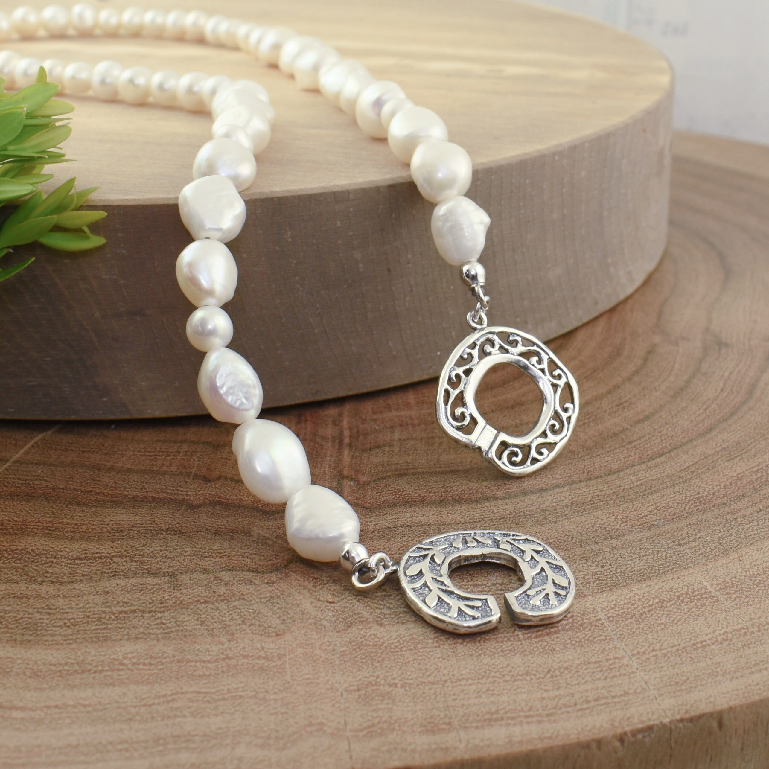 slide clasp pearl necklace - Center of Attention