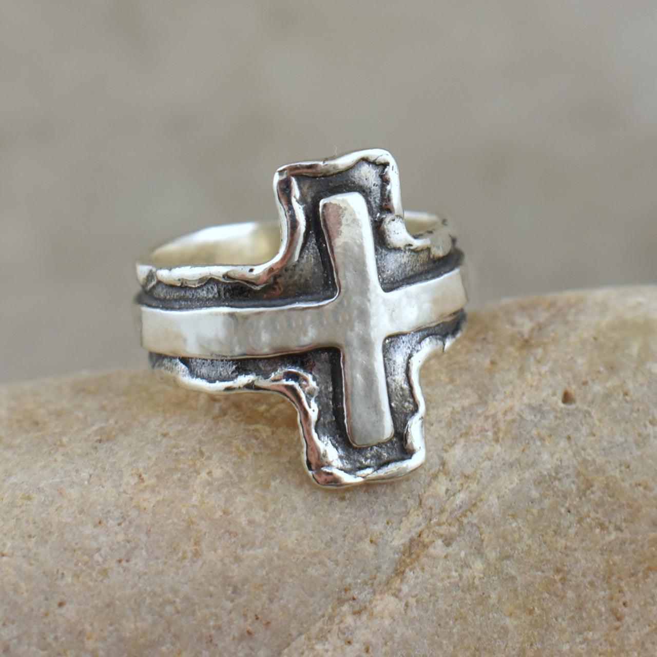 Plain cross shaped ring in .925 sterling silver